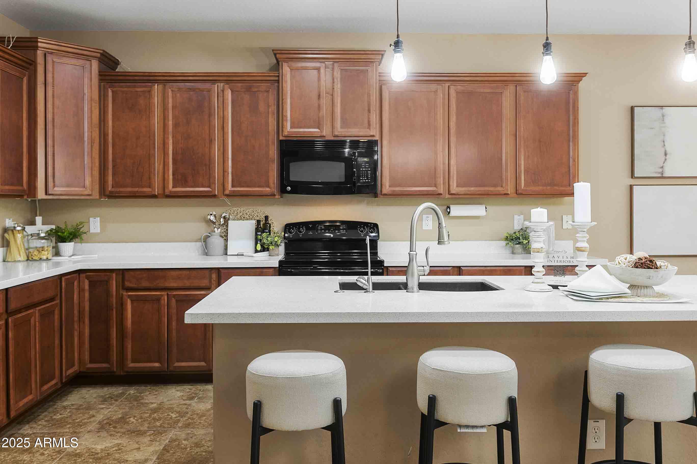 2736 E Sourwood Drive