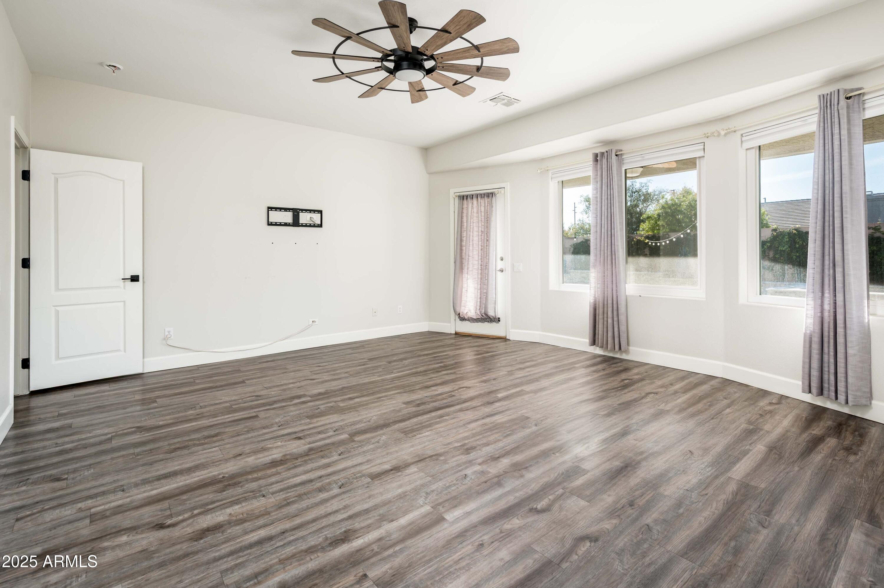 3951 E Cullumber Street