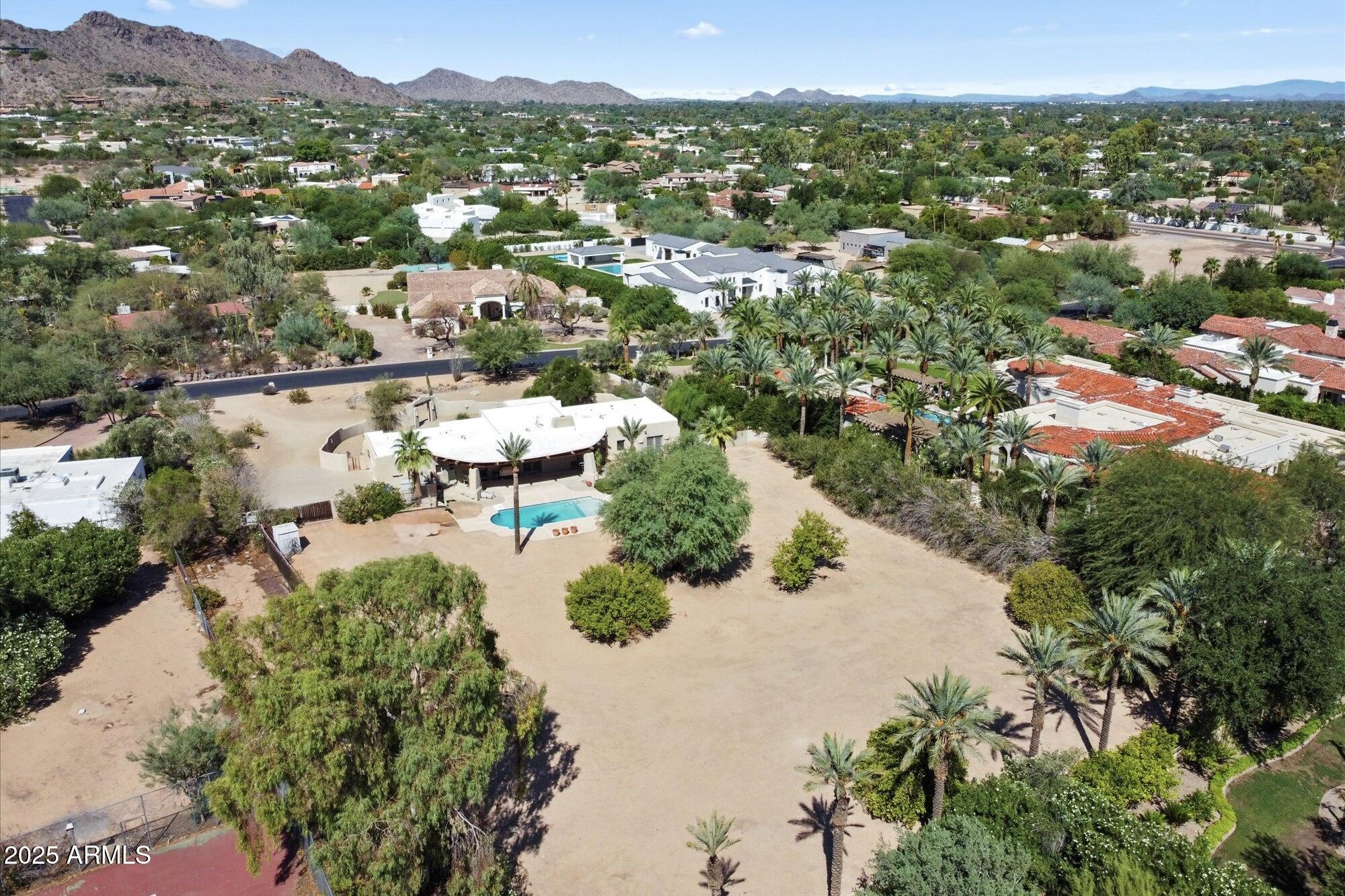 7737 N CALLE CABALLEROS, 5