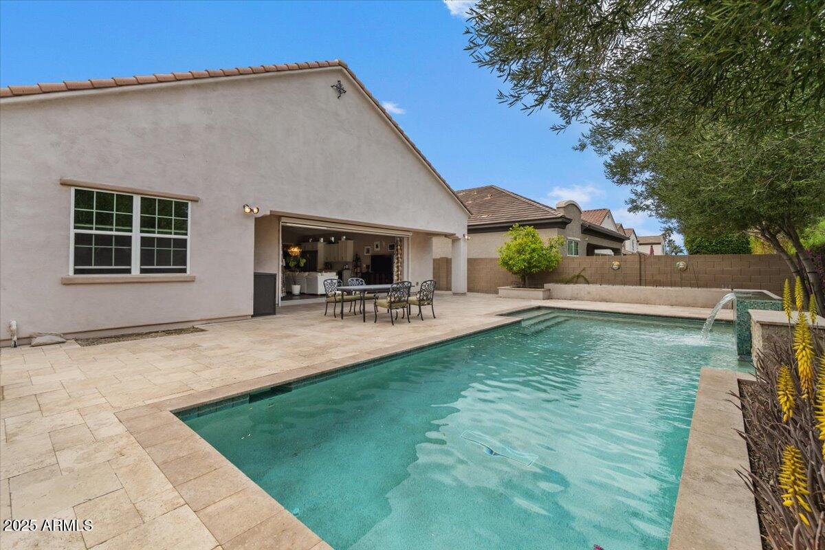 2926 E MINNEZONA Avenue