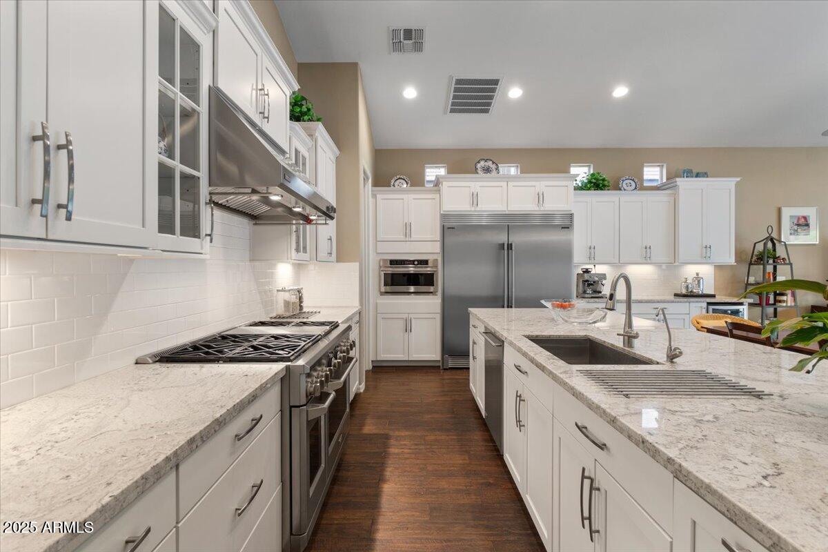 2926 E MINNEZONA Avenue