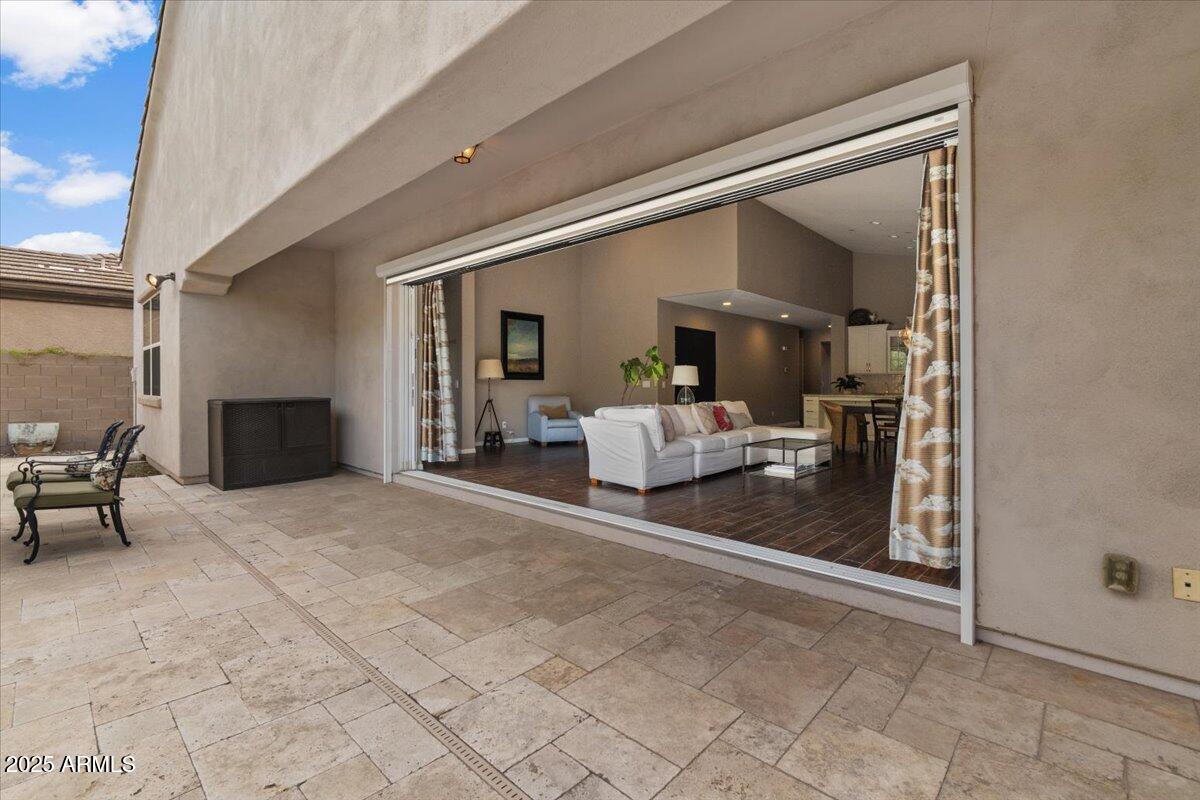 2926 E MINNEZONA Avenue