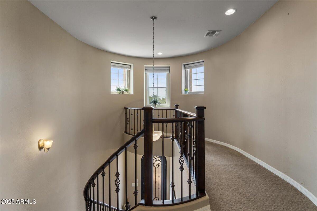 2926 E MINNEZONA Avenue