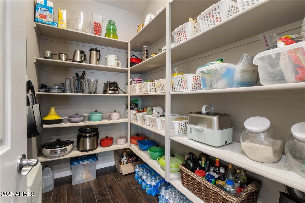 2926 E MINNEZONA Avenue