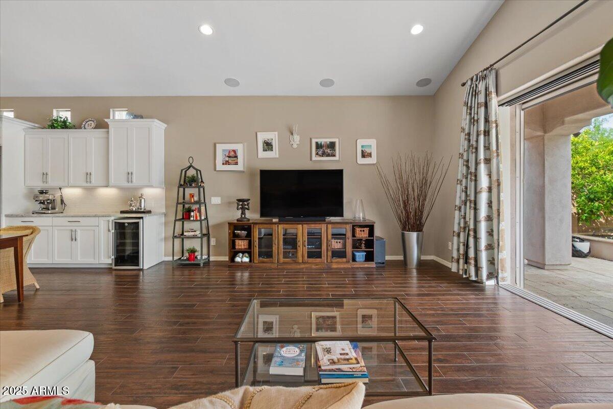 2926 E MINNEZONA Avenue