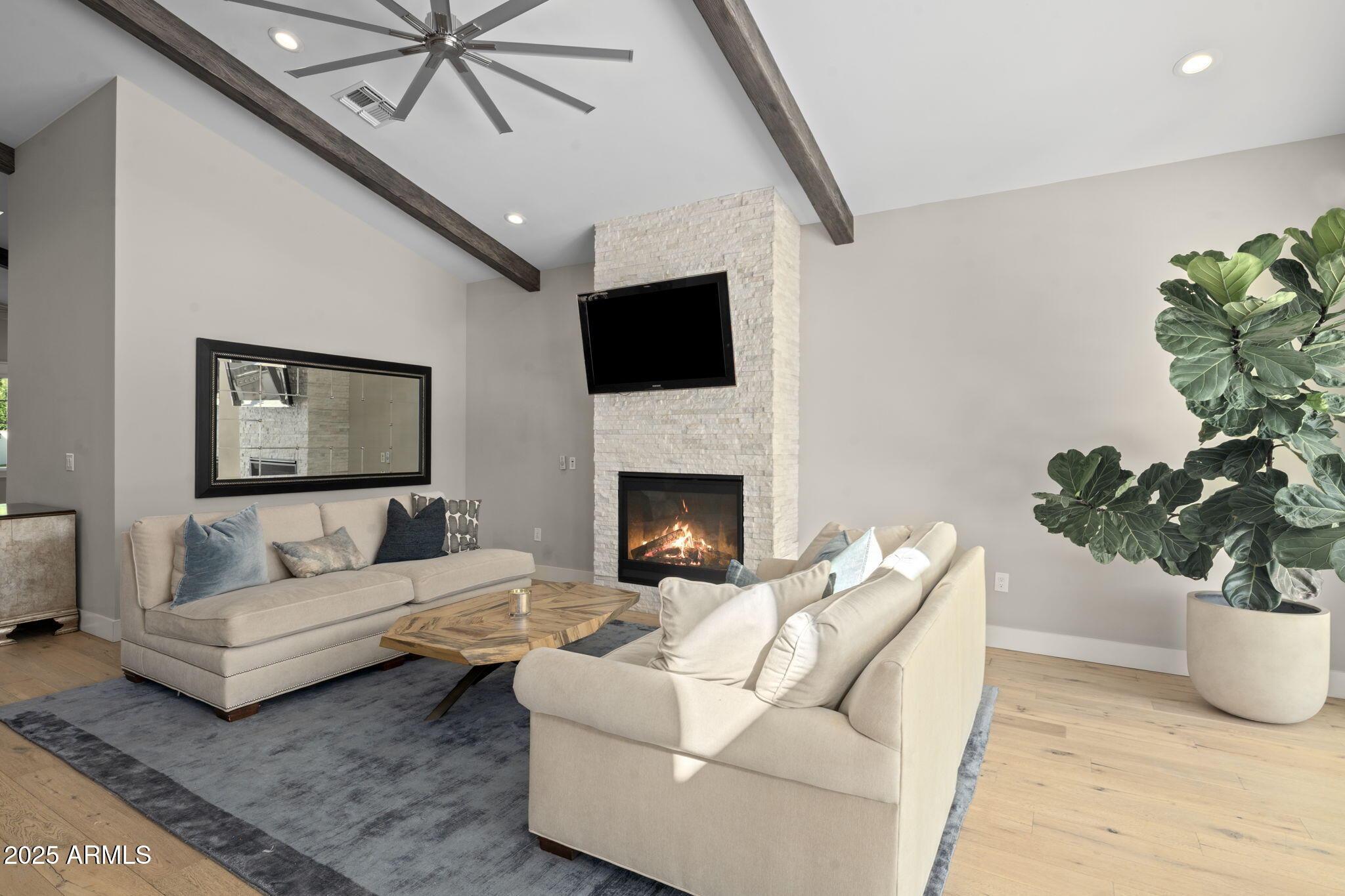 4933 E WHITTON Avenue