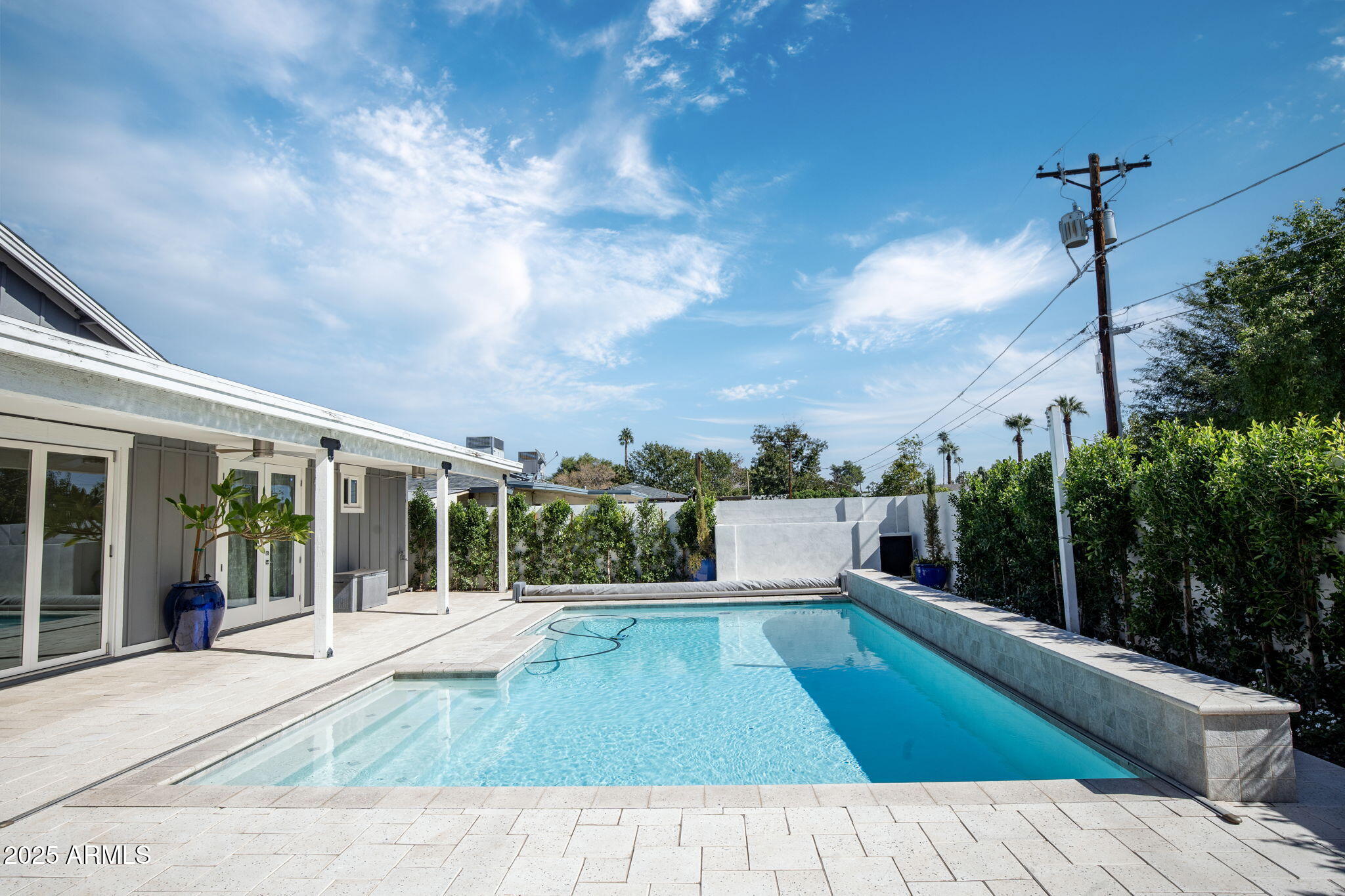 4933 E WHITTON Avenue