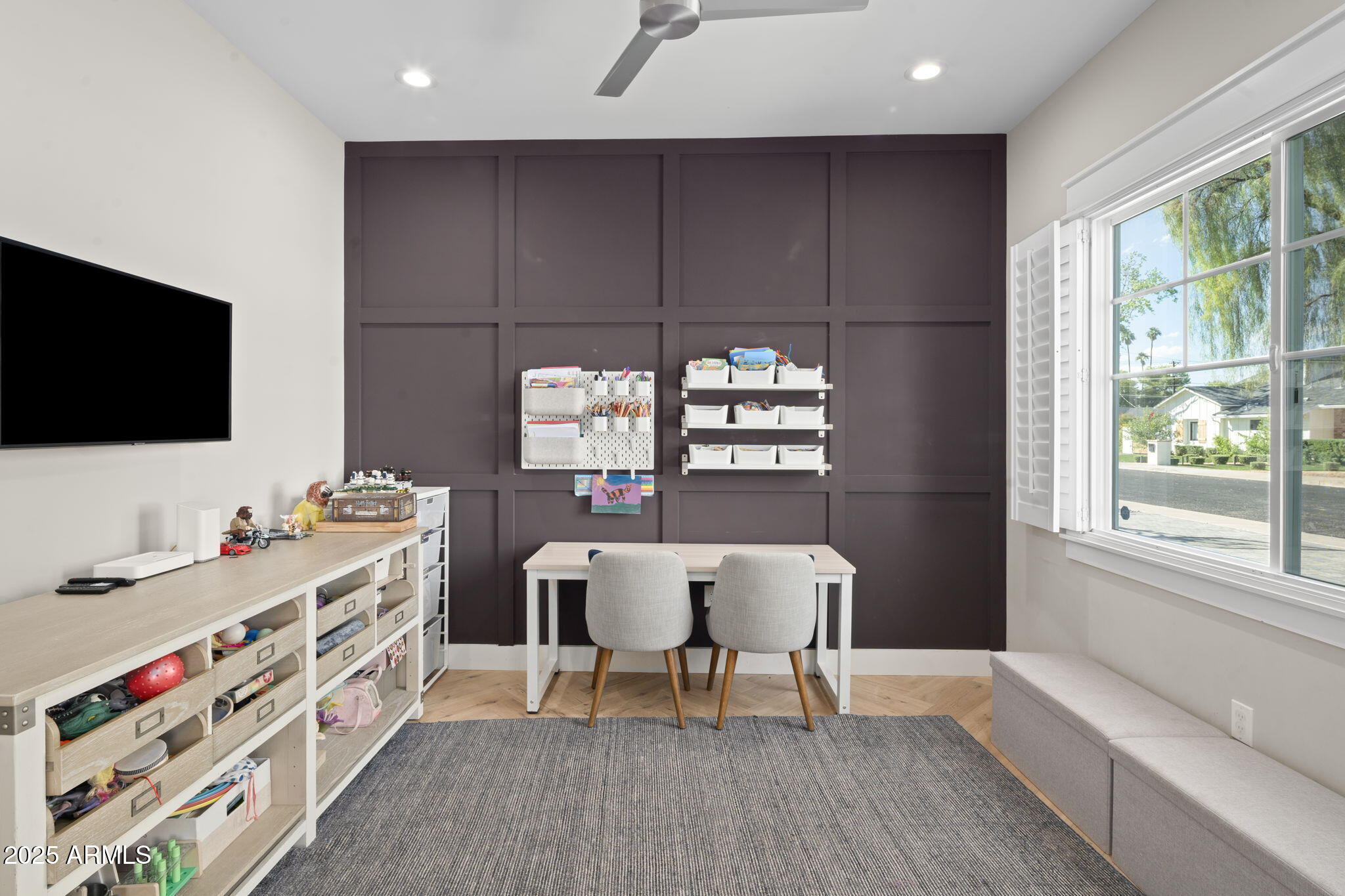 4933 E WHITTON Avenue