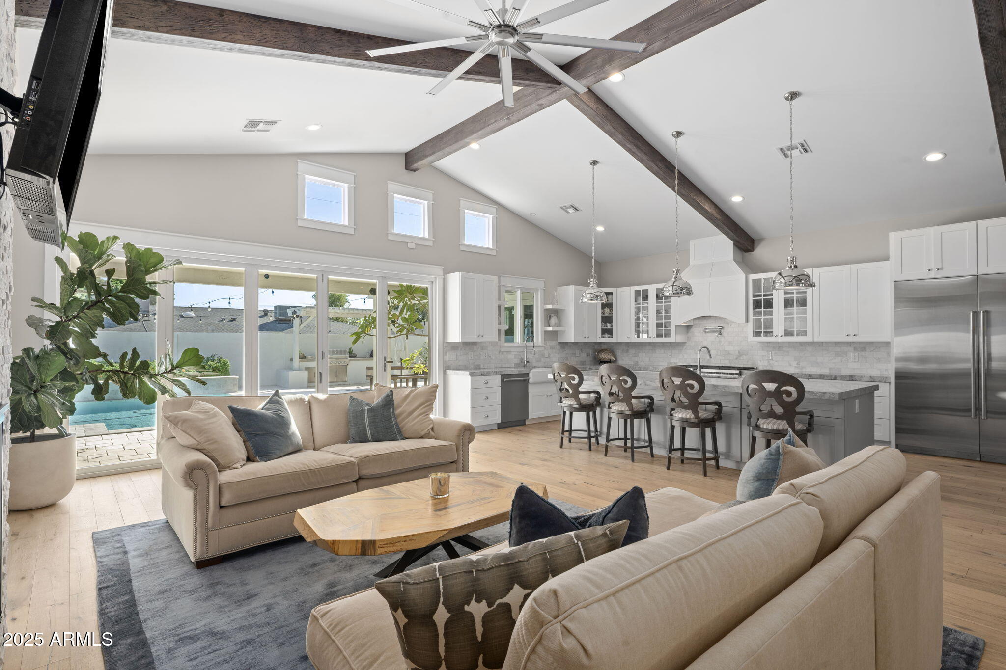 4933 E WHITTON Avenue