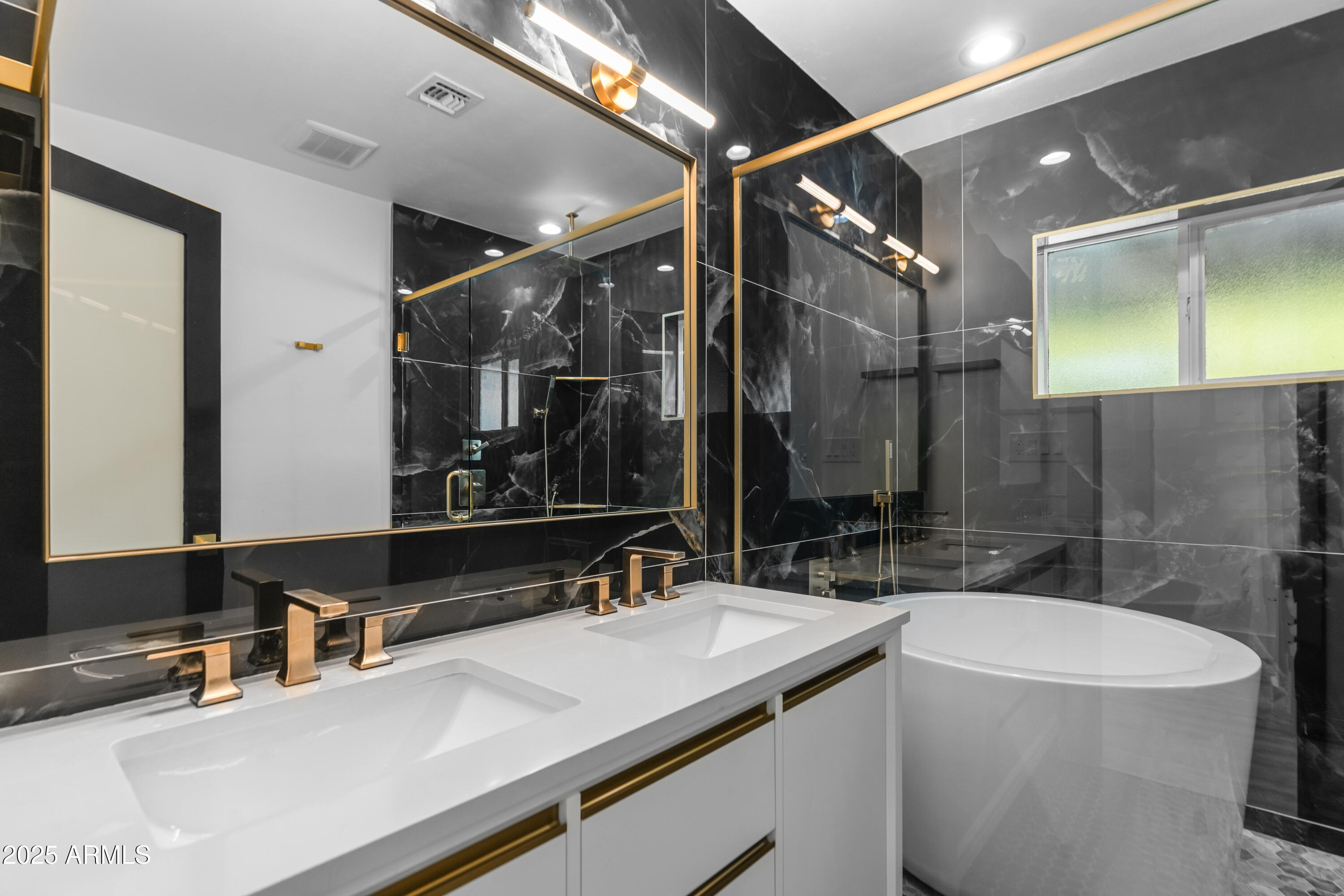 2502 E WHITTON Avenue