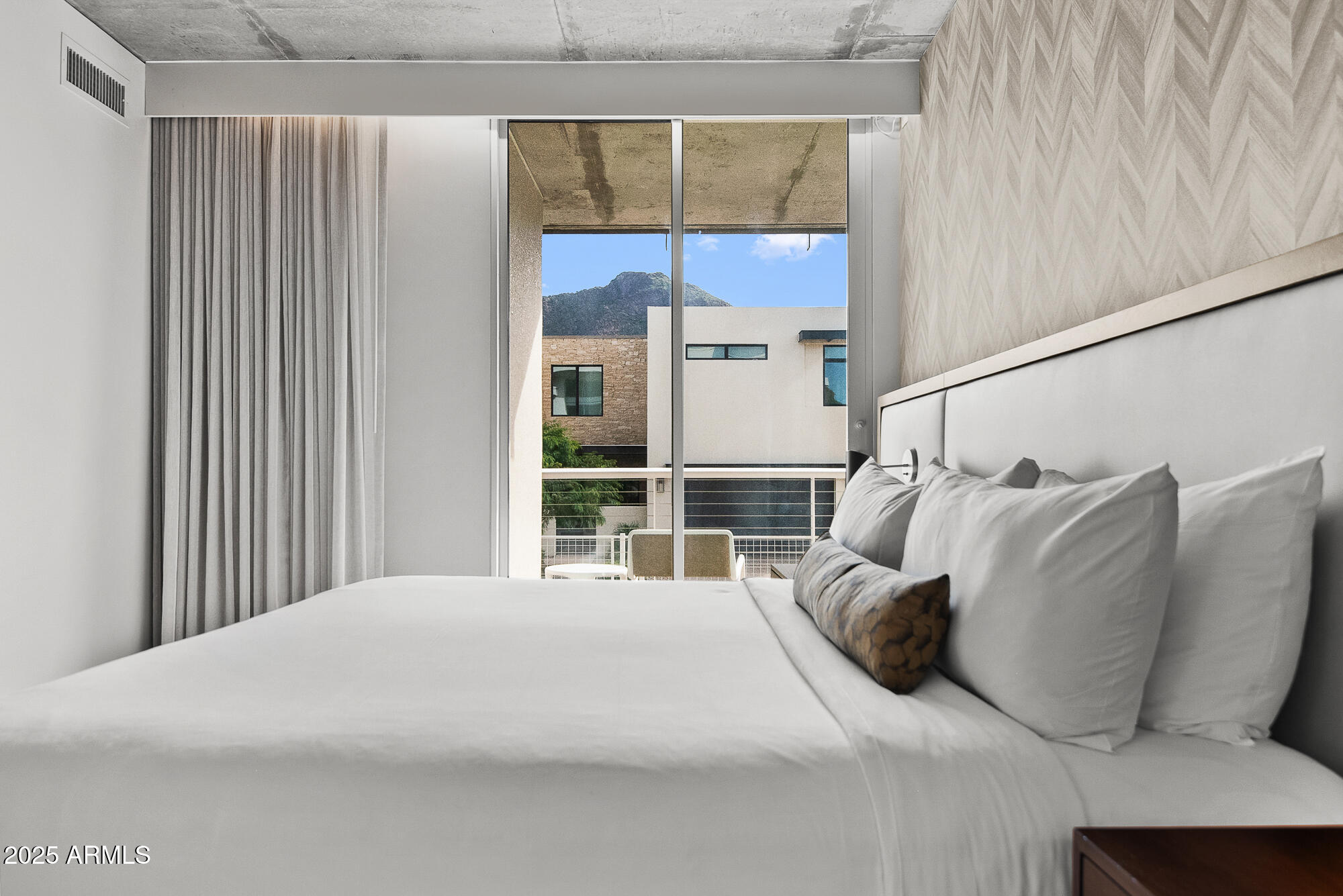 5455 E LINCOLN Drive, 2021