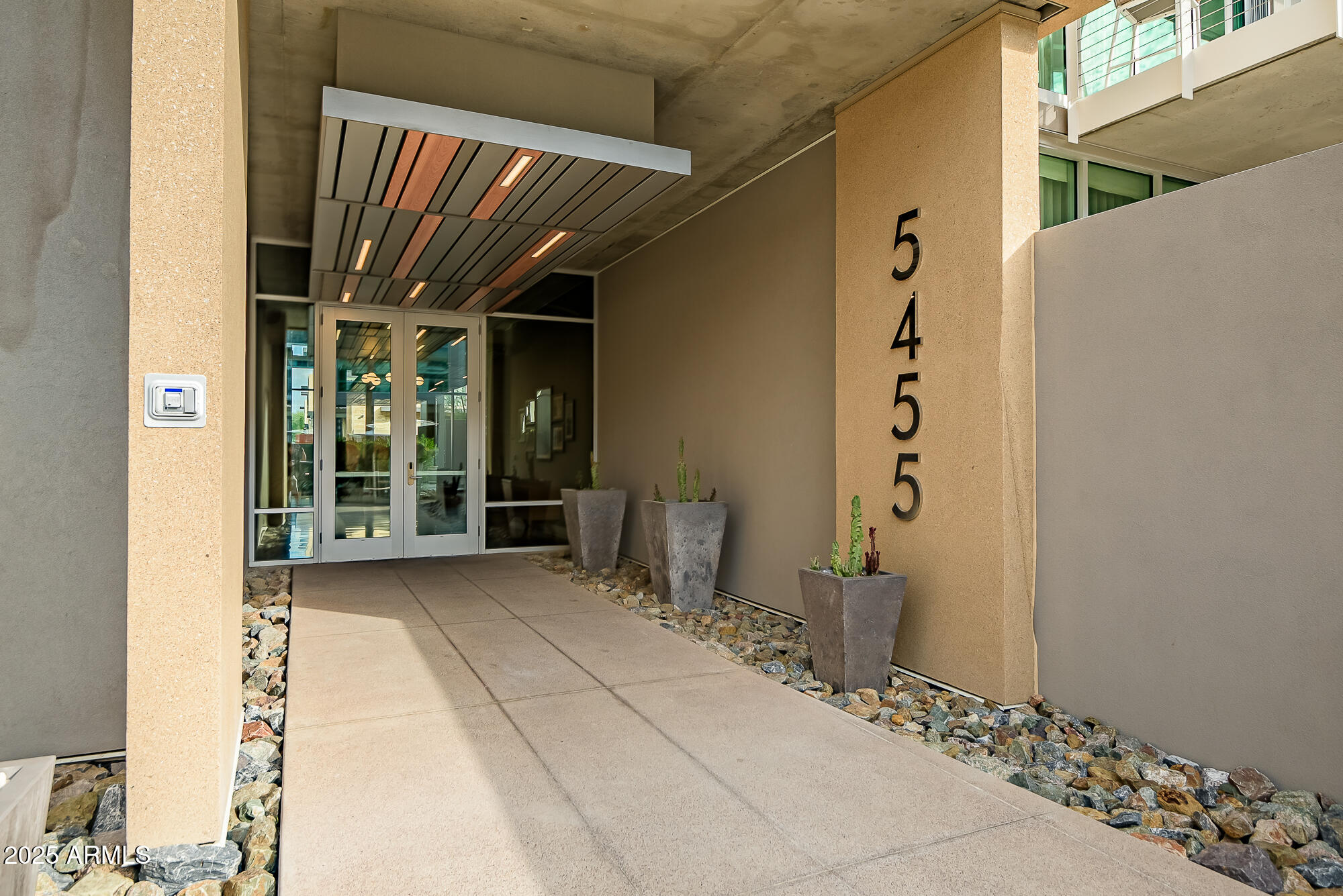 5455 E LINCOLN Drive, 2021