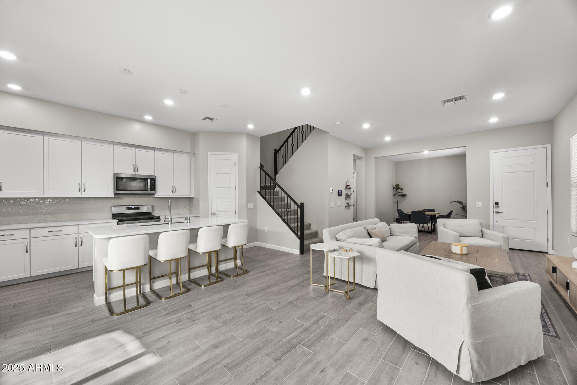 5018 E Hartford Avenue