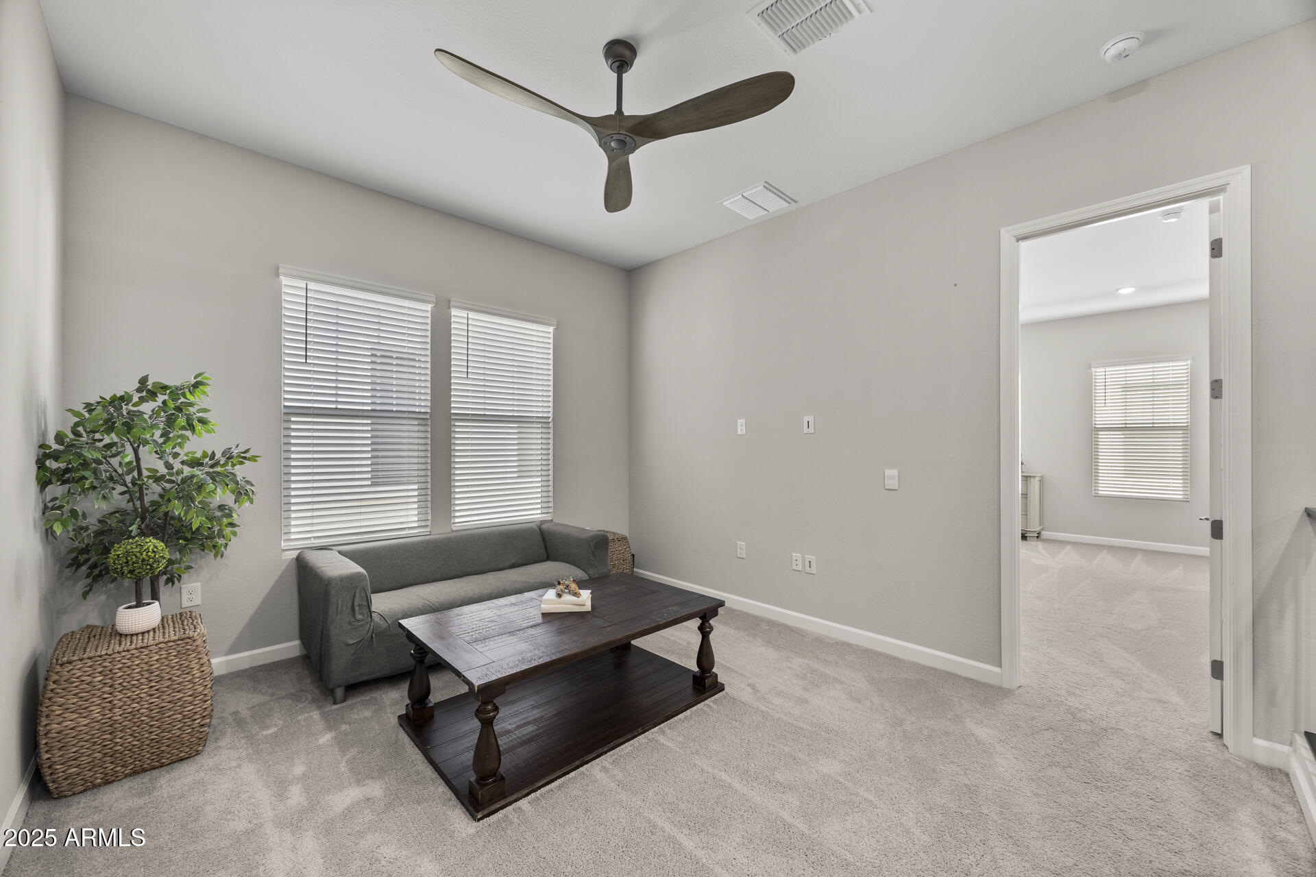 5018 E Hartford Avenue