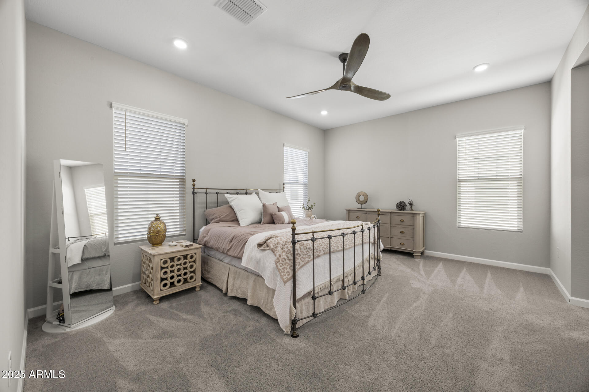 5018 E Hartford Avenue