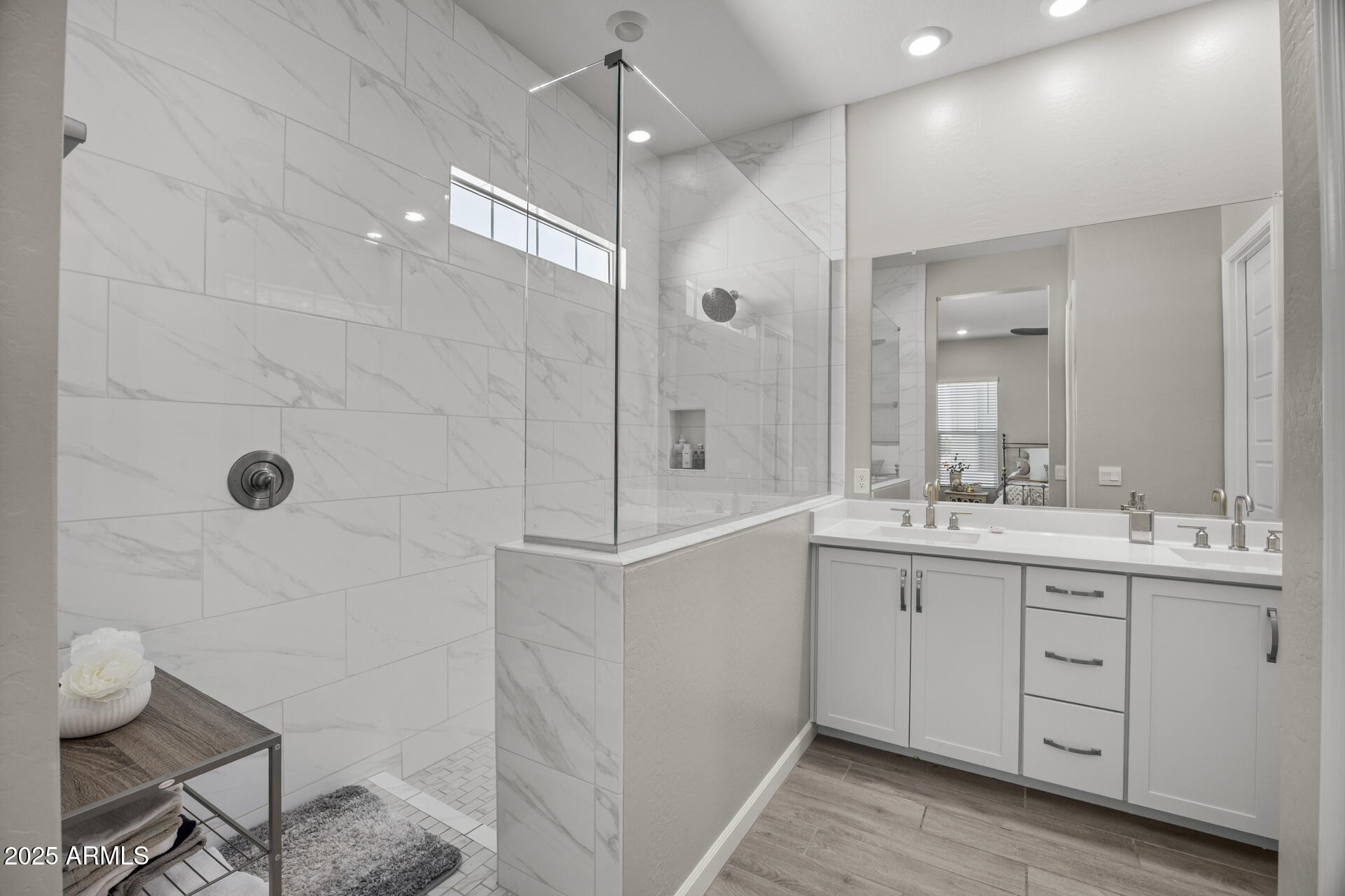 5018 E Hartford Avenue