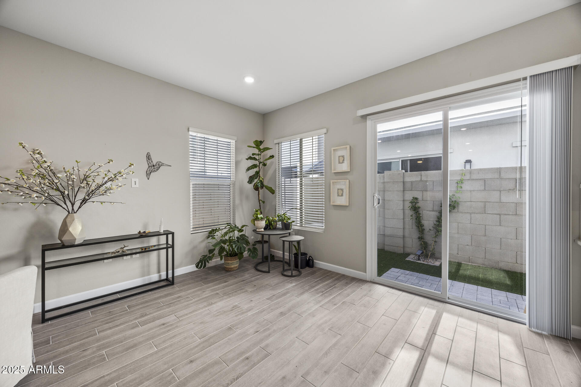 5018 E Hartford Avenue