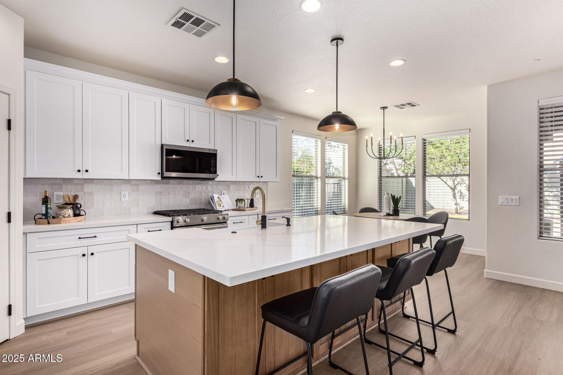 4258 E LEXINGTON Avenue