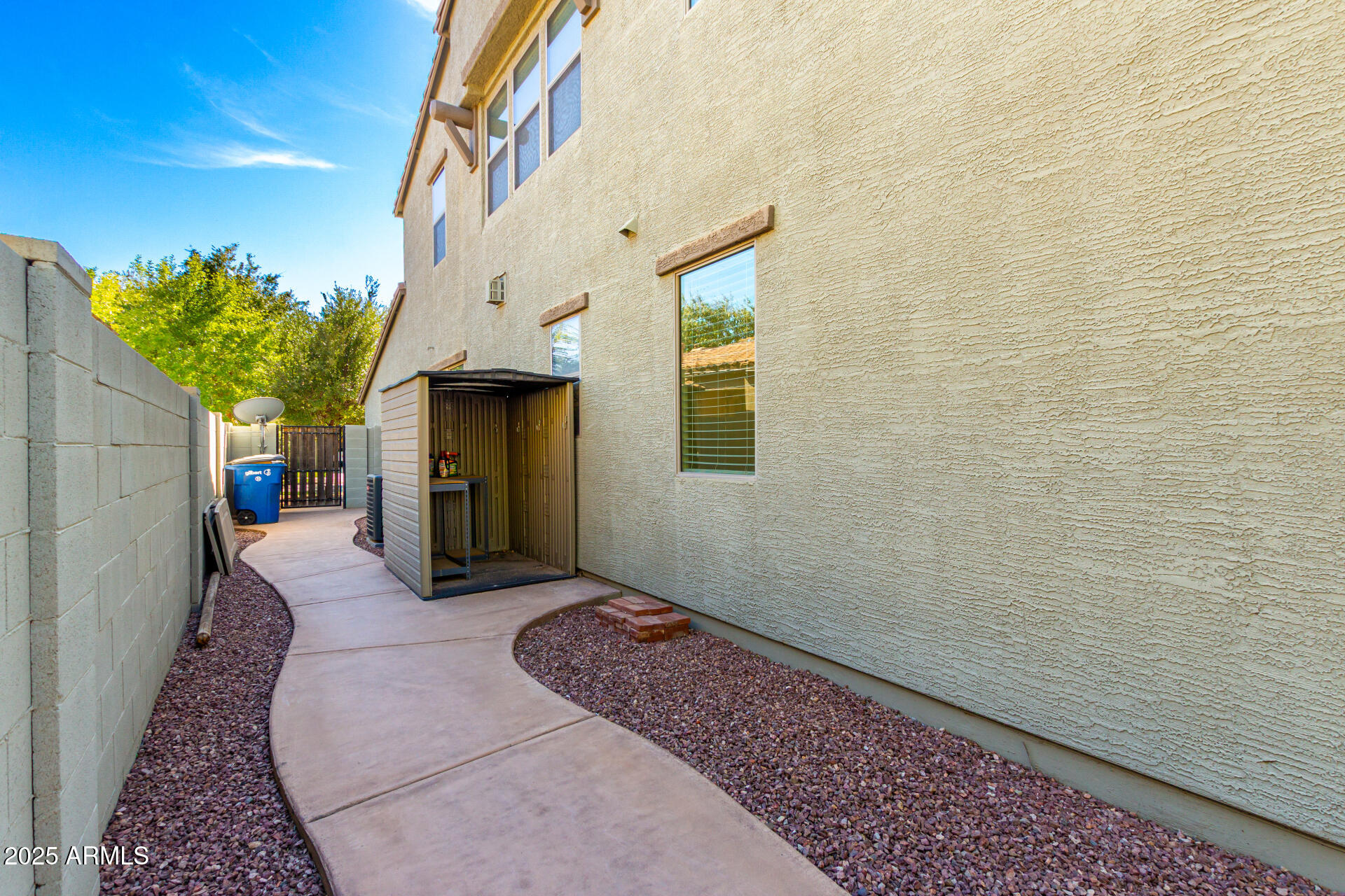 4258 E LEXINGTON Avenue