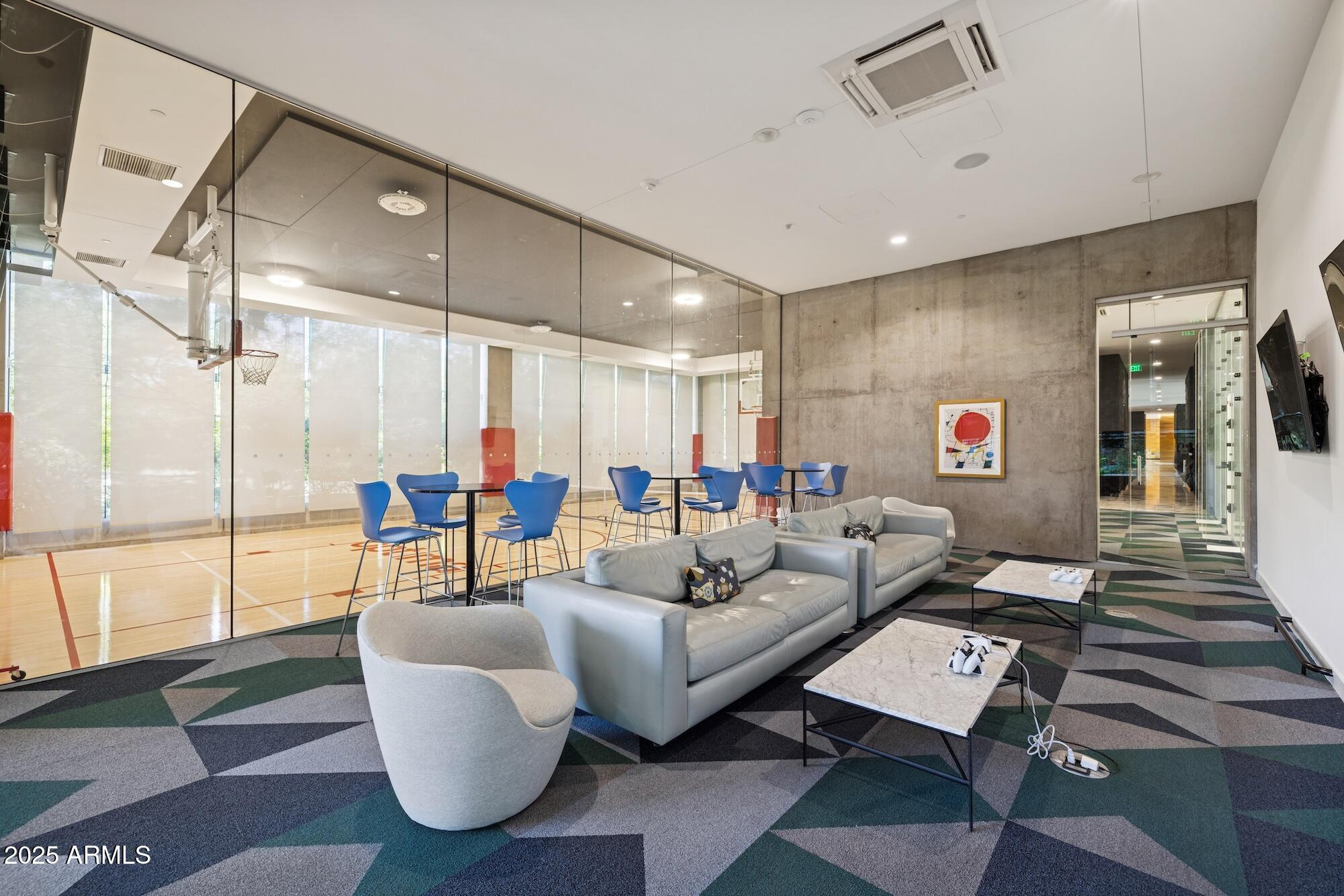 7180 E KIERLAND Boulevard, 218