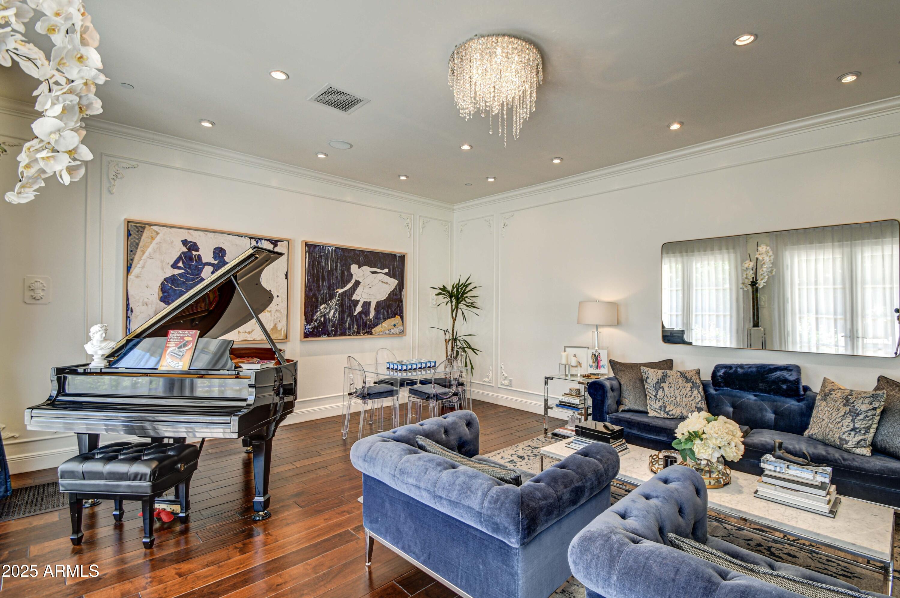 5819 E CALLE DEL MEDIA