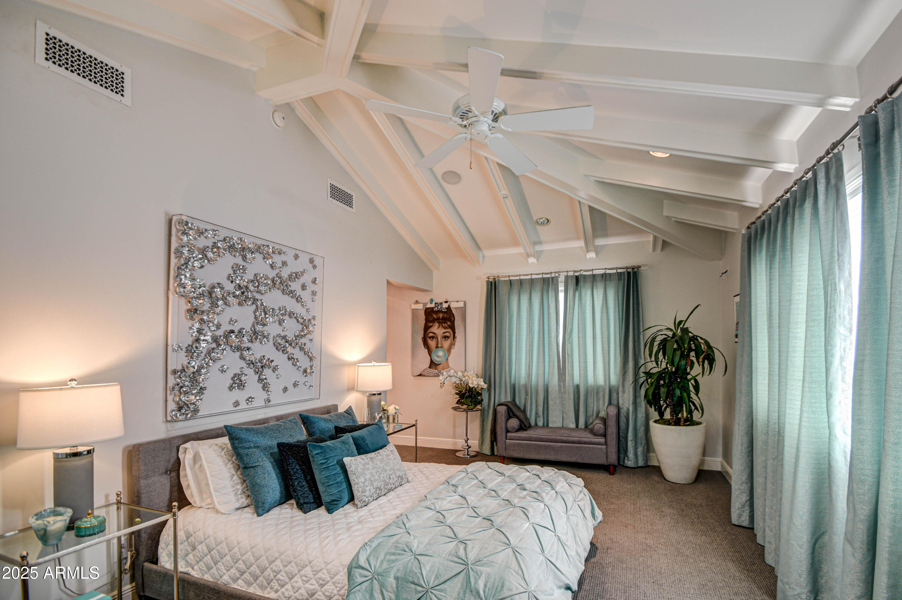 5819 E CALLE DEL MEDIA