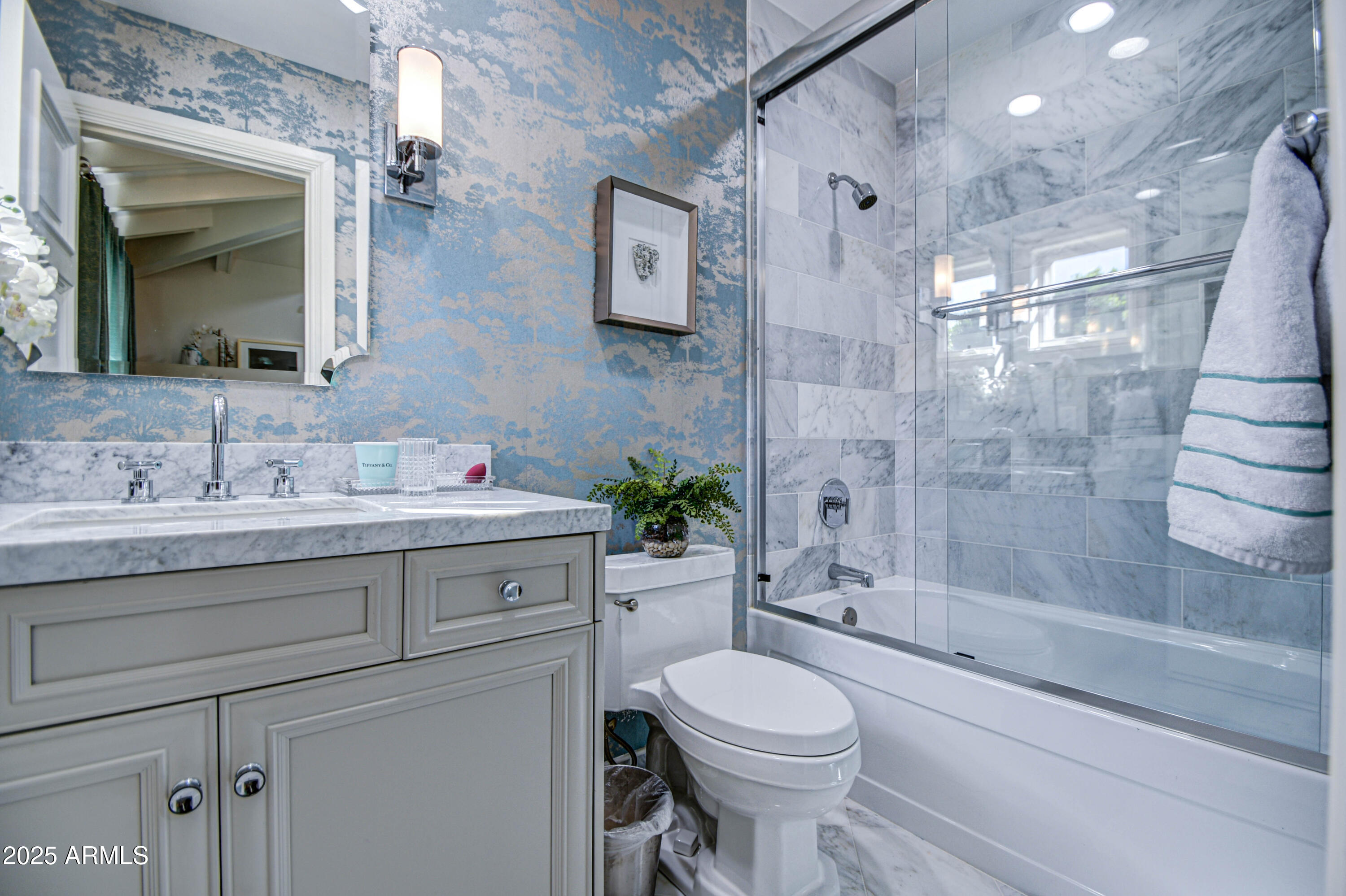 5819 E CALLE DEL MEDIA