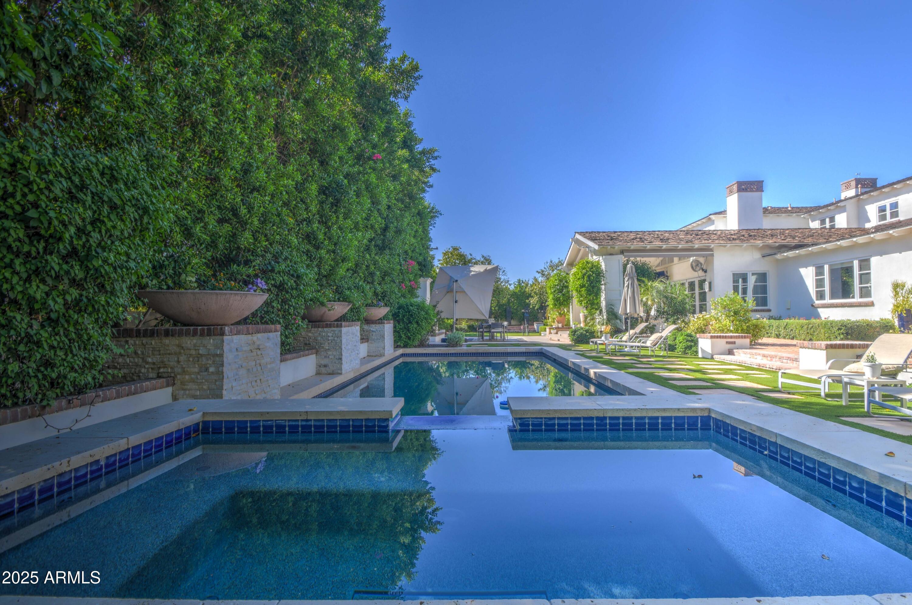 5819 E CALLE DEL MEDIA