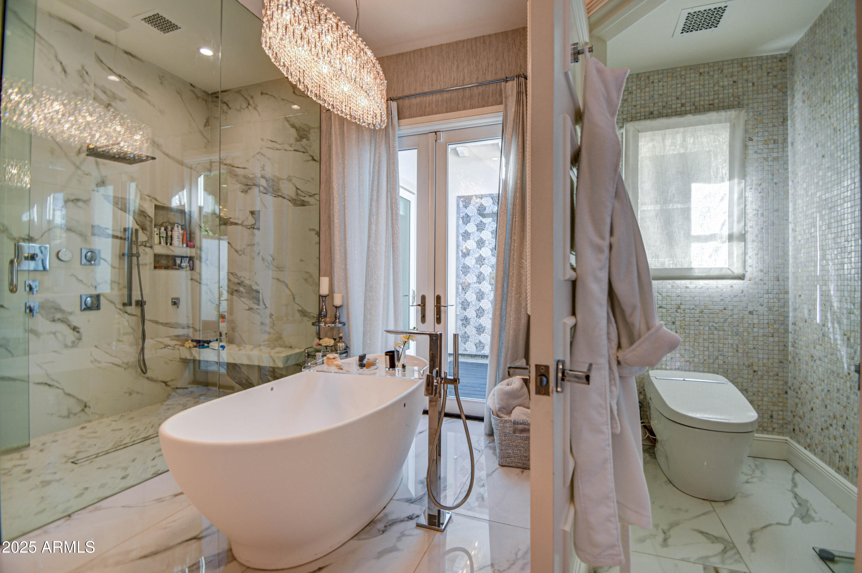 5819 E CALLE DEL MEDIA