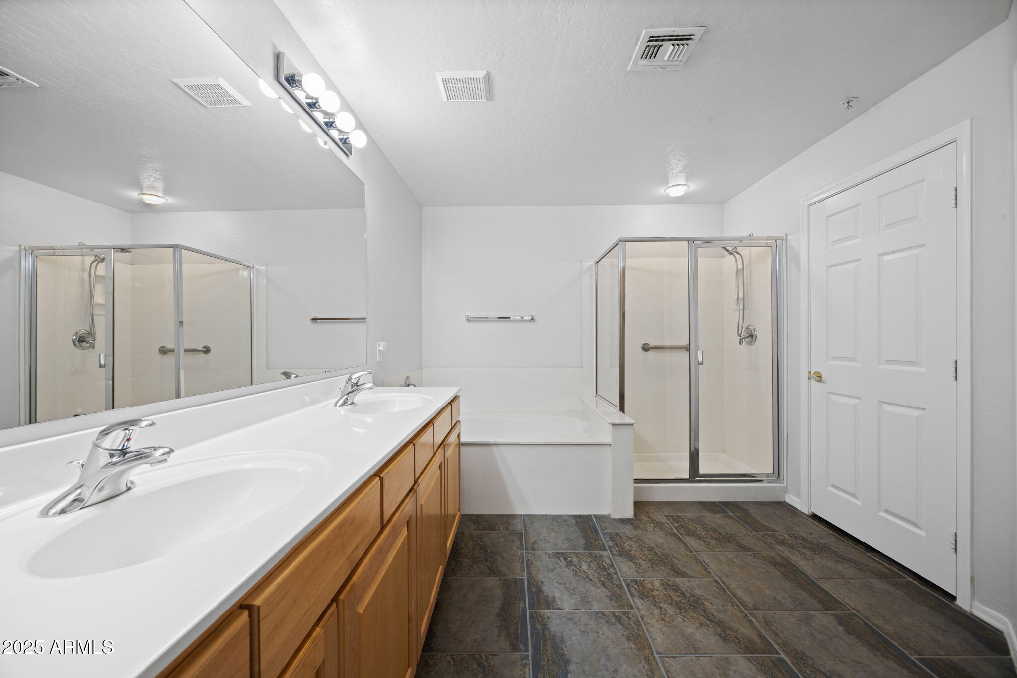 19700 N 76TH Street, 1040