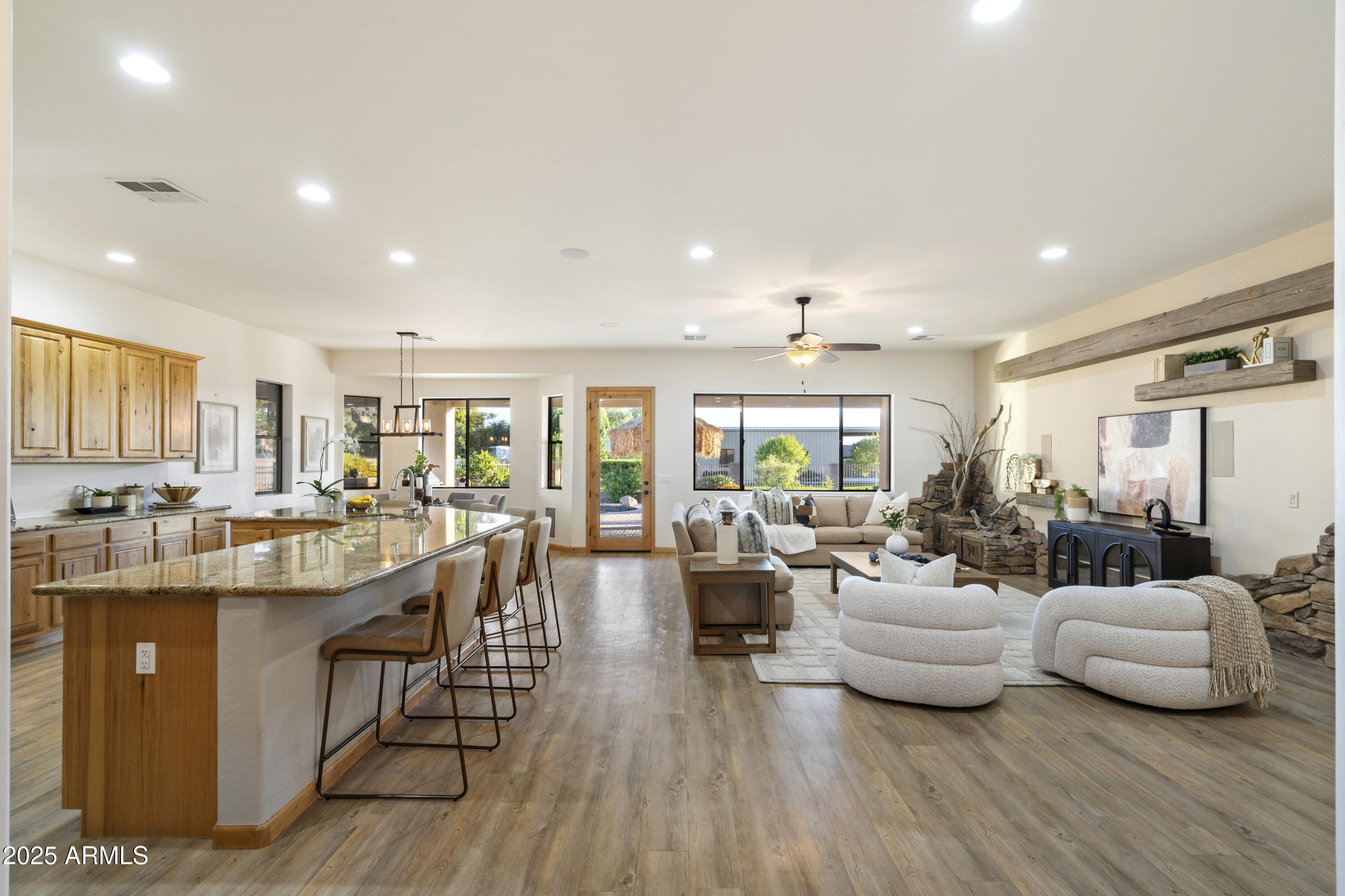 2667 E MELROSE Street