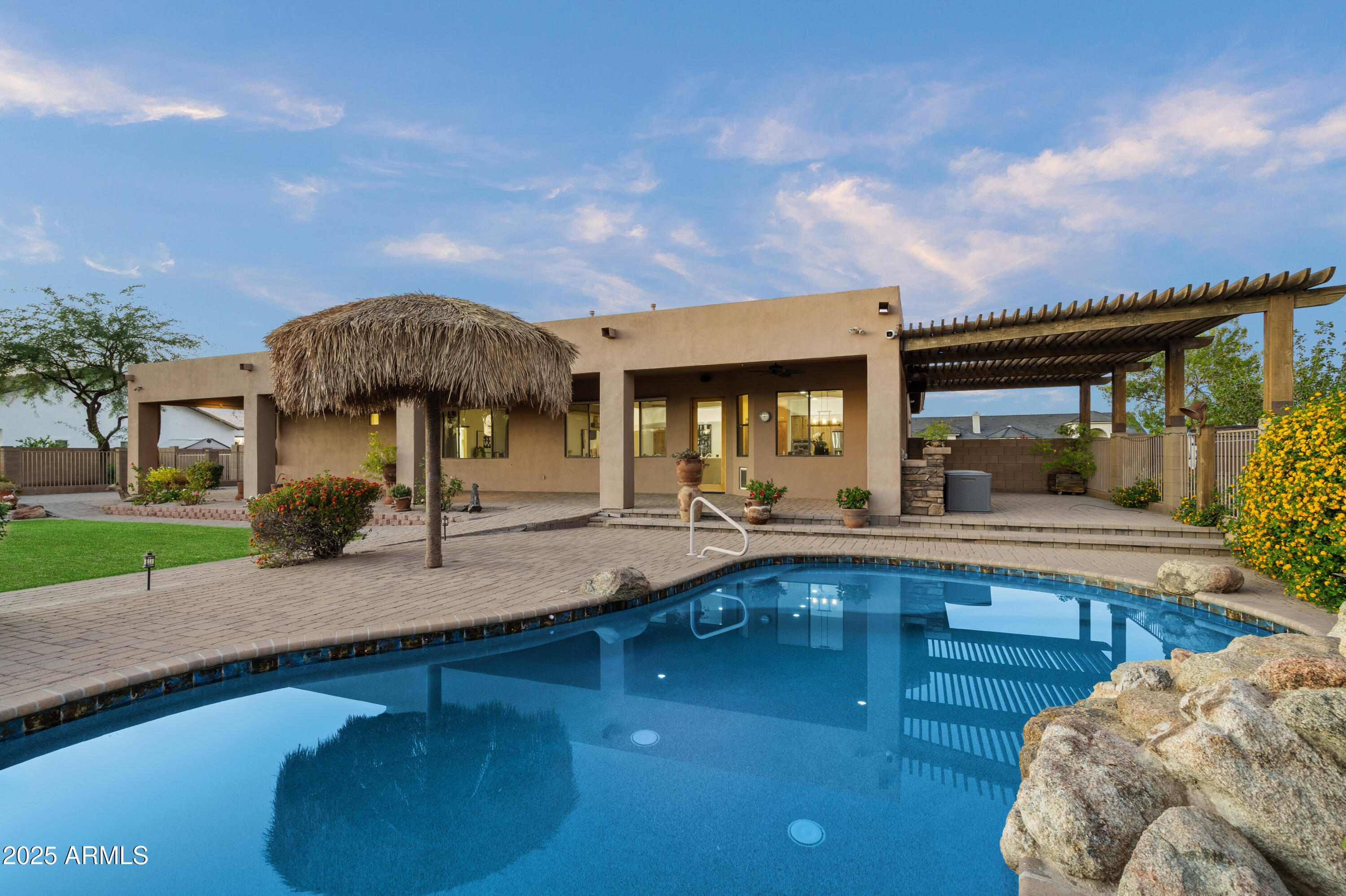 2667 E MELROSE Street