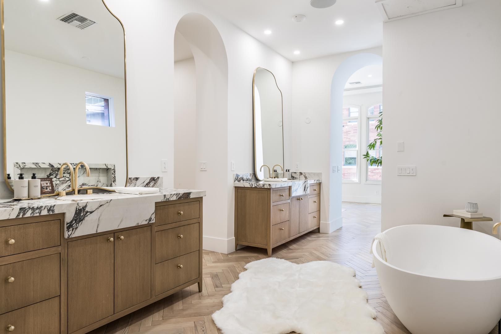 54 W PALM Lane, 54