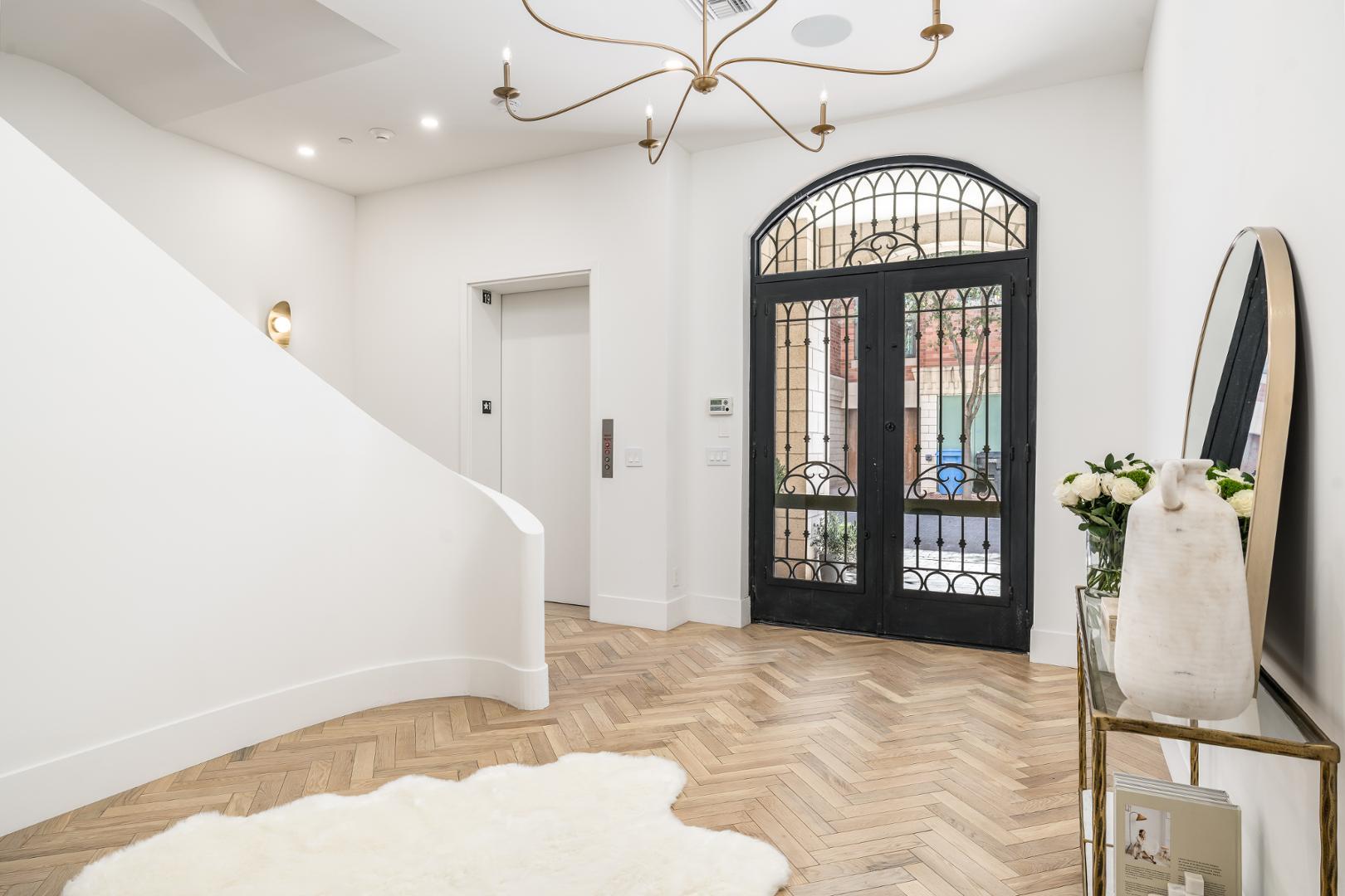 54 W PALM Lane, 54