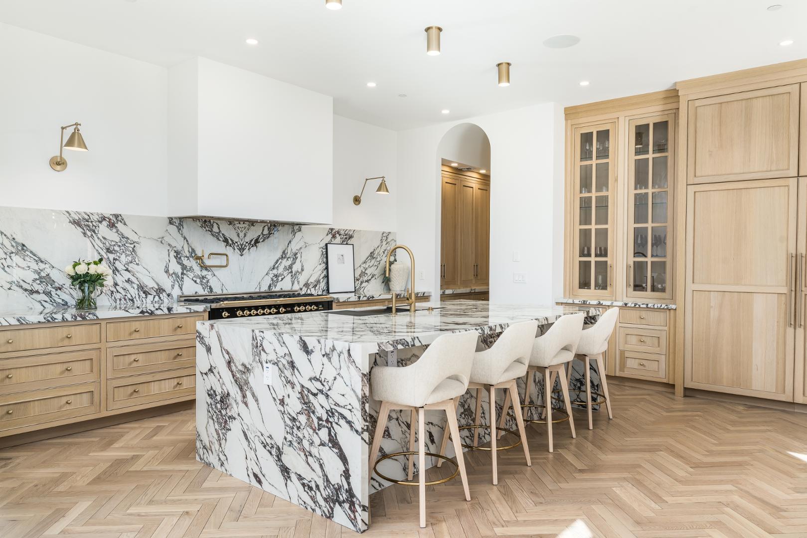54 W PALM Lane, 54