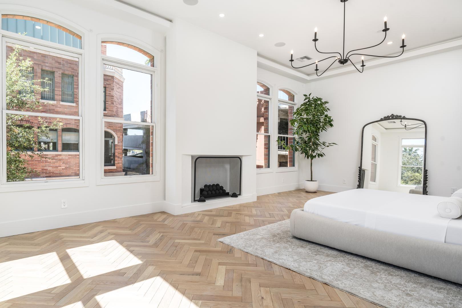 54 W PALM Lane, 54