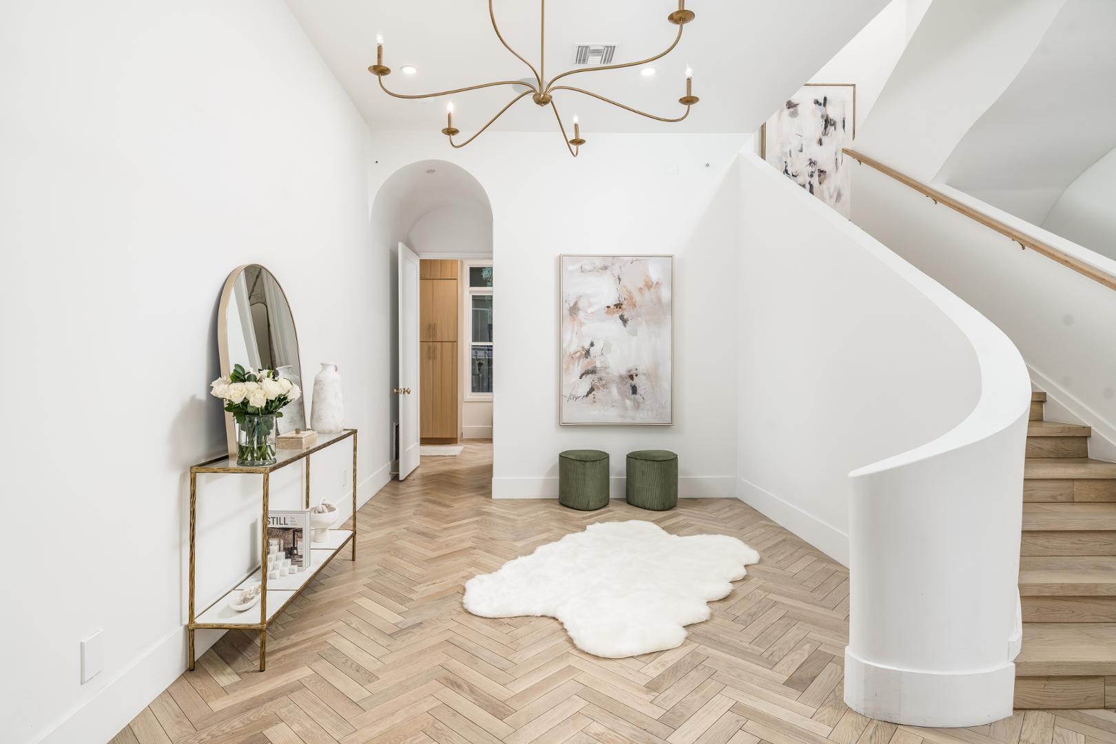 54 W PALM Lane, 54