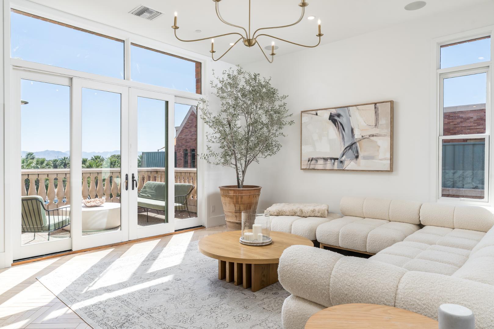 54 W PALM Lane, 54