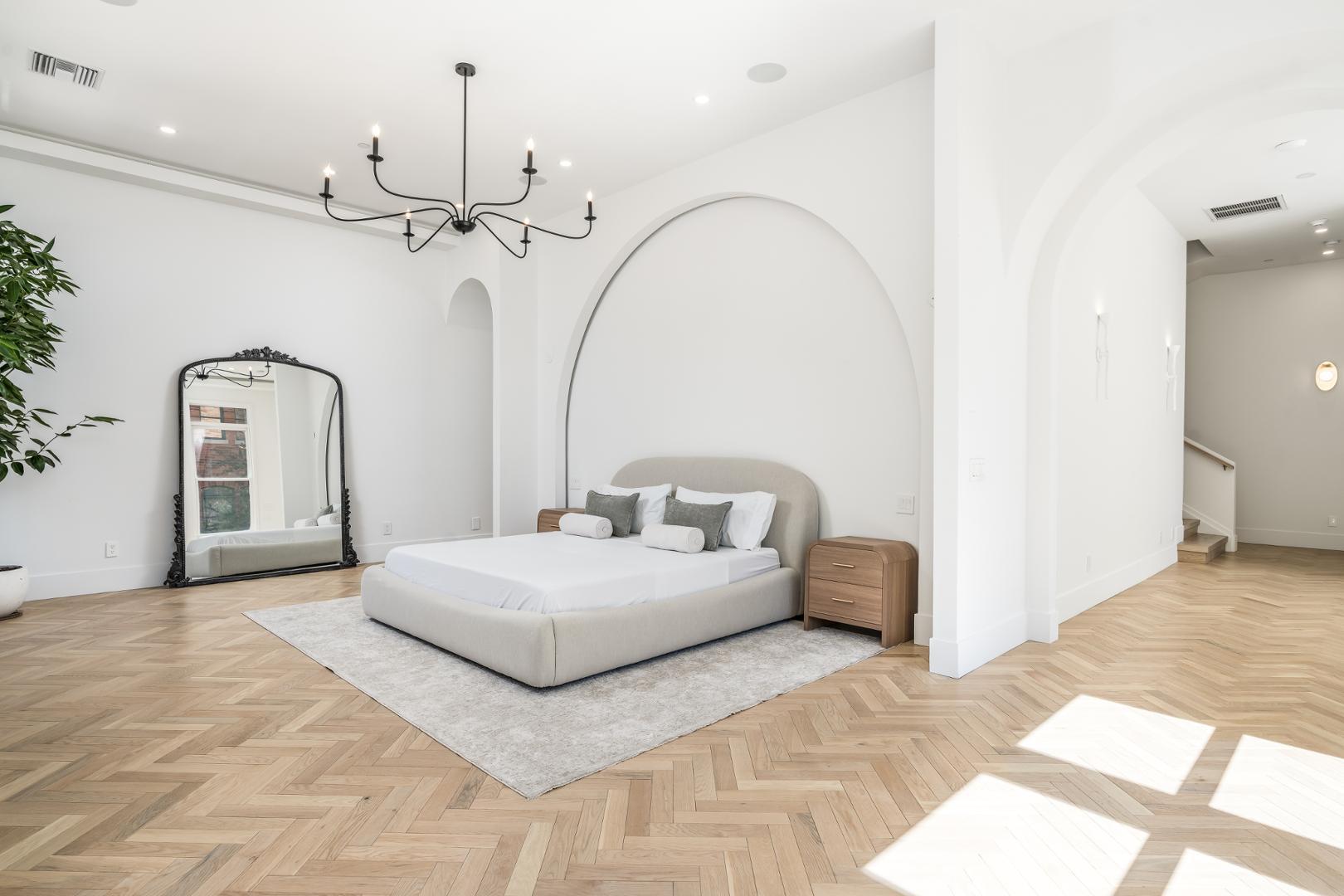 54 W PALM Lane, 54