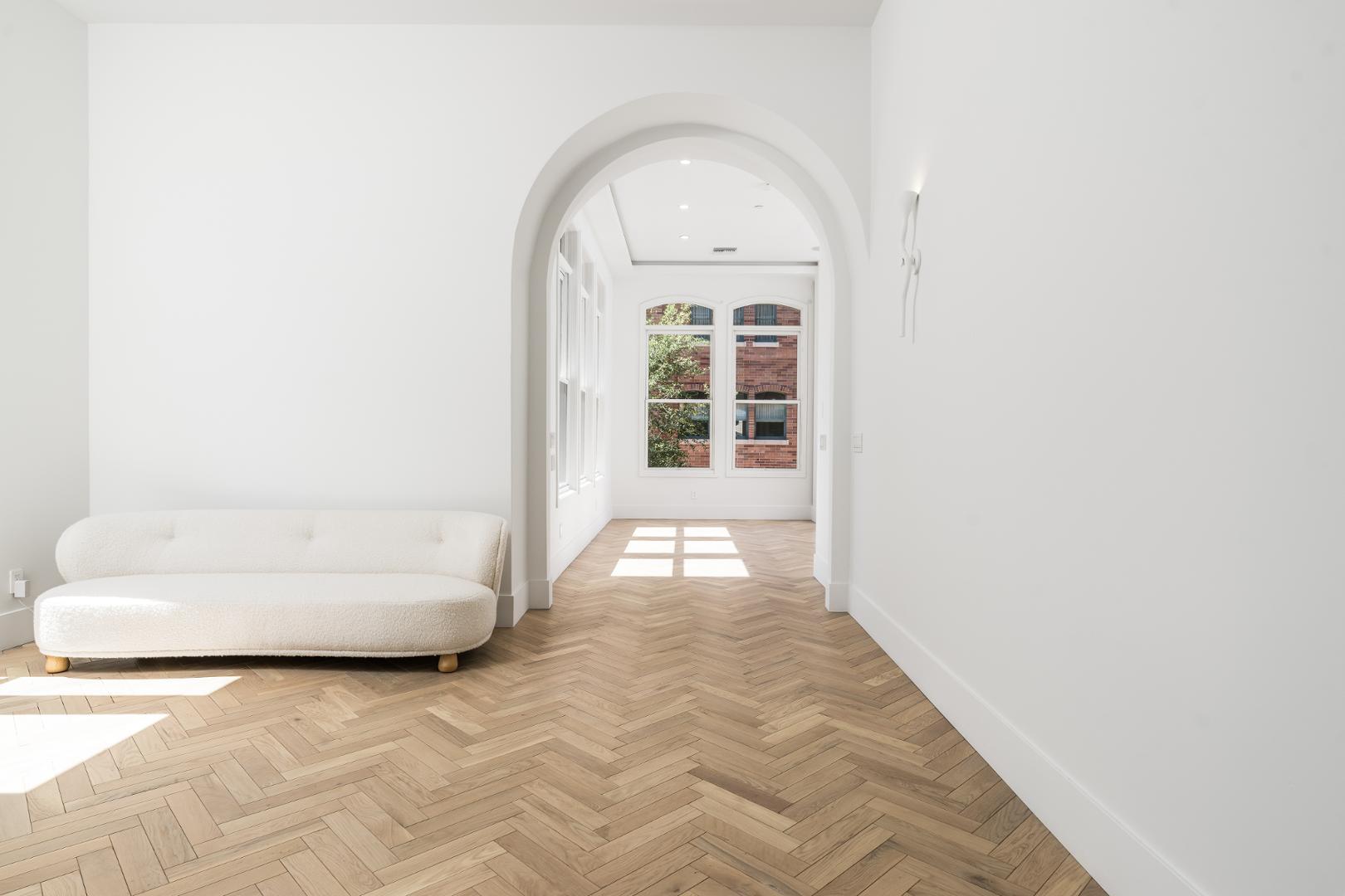 54 W PALM Lane, 54