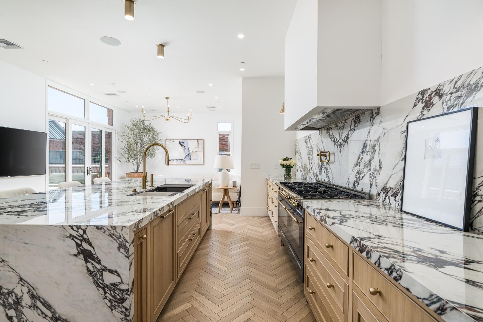 54 W PALM Lane, 54