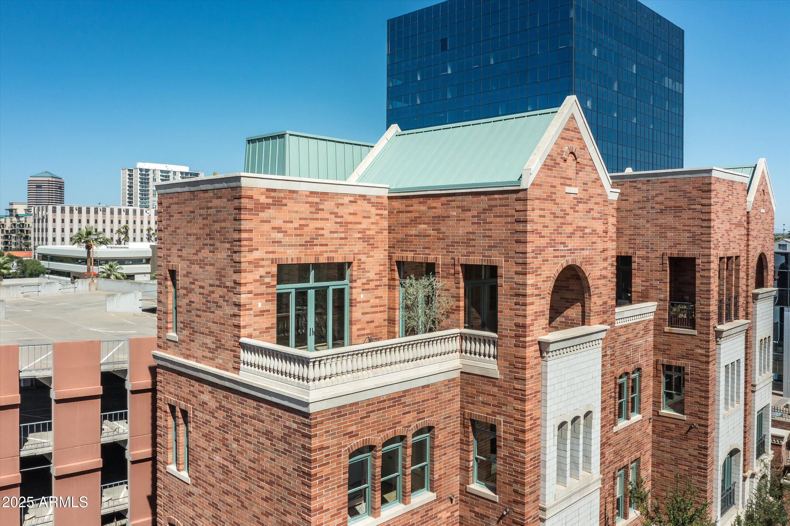 54 W PALM Lane, 54