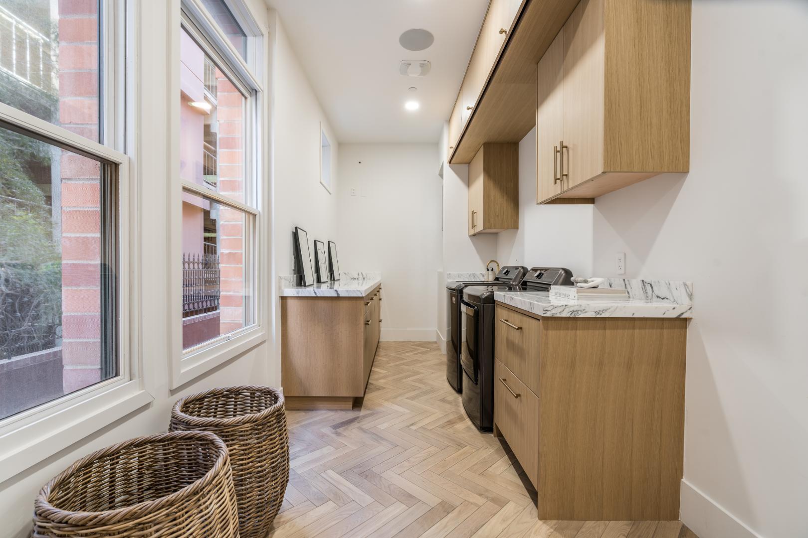 54 W PALM Lane, 54