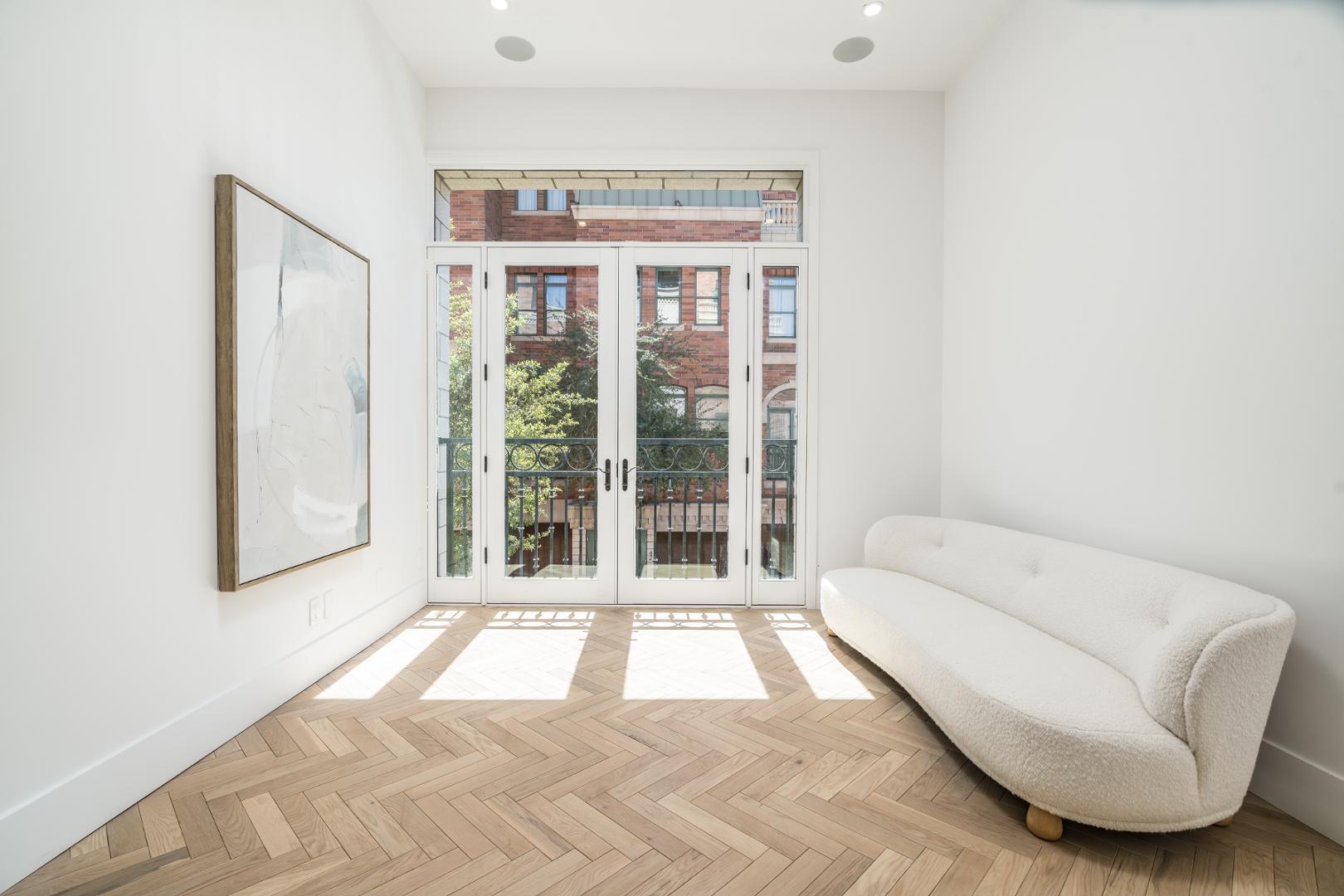 54 W PALM Lane, 54