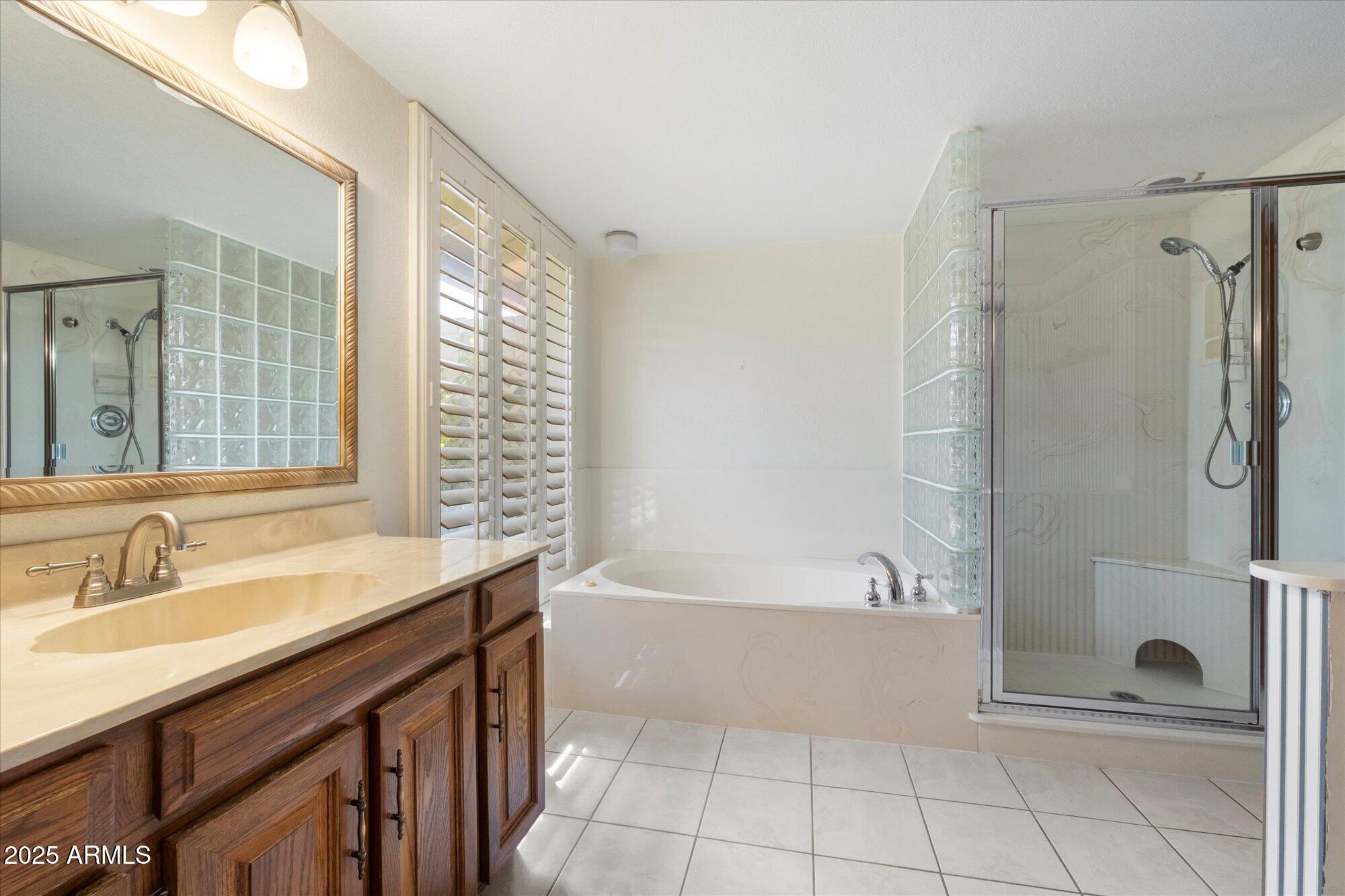 1213 W ESPLANADE Street