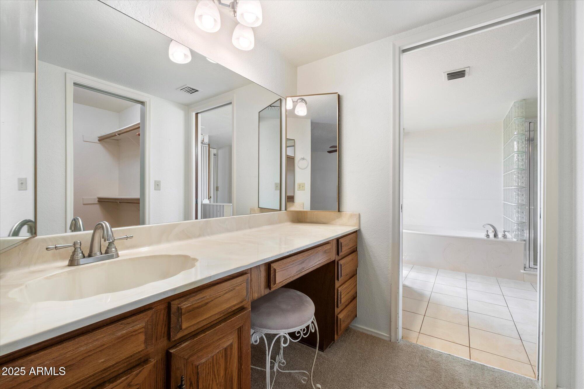 1213 W ESPLANADE Street