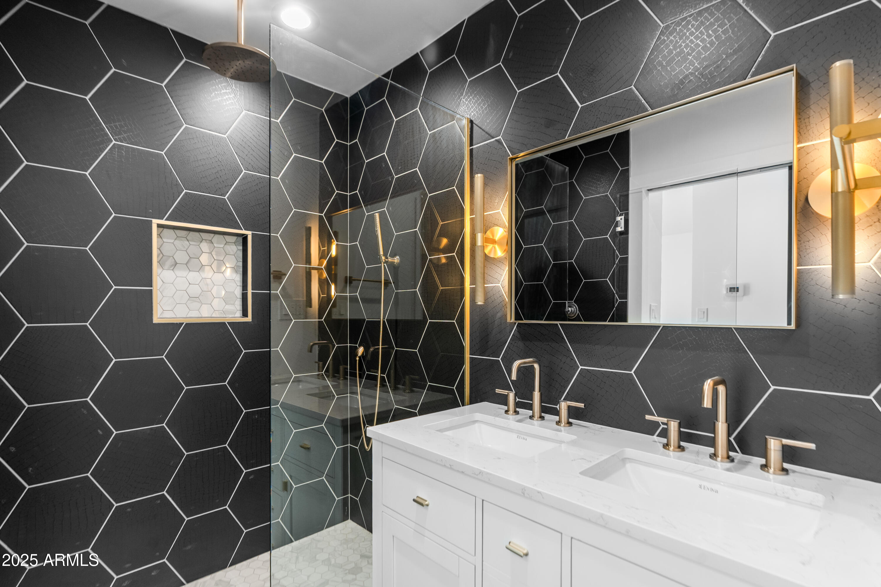 2502 E WHITTON Avenue