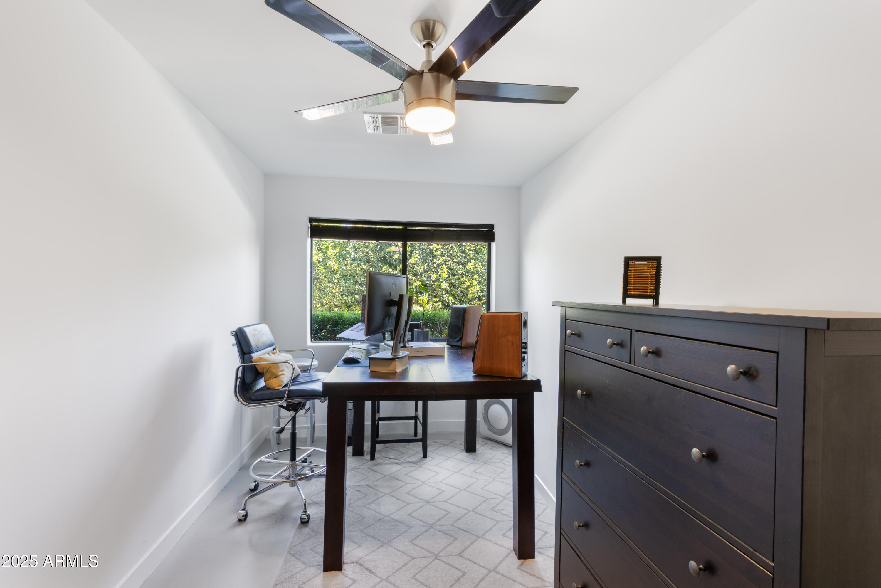 1218 E CLARENDON Avenue