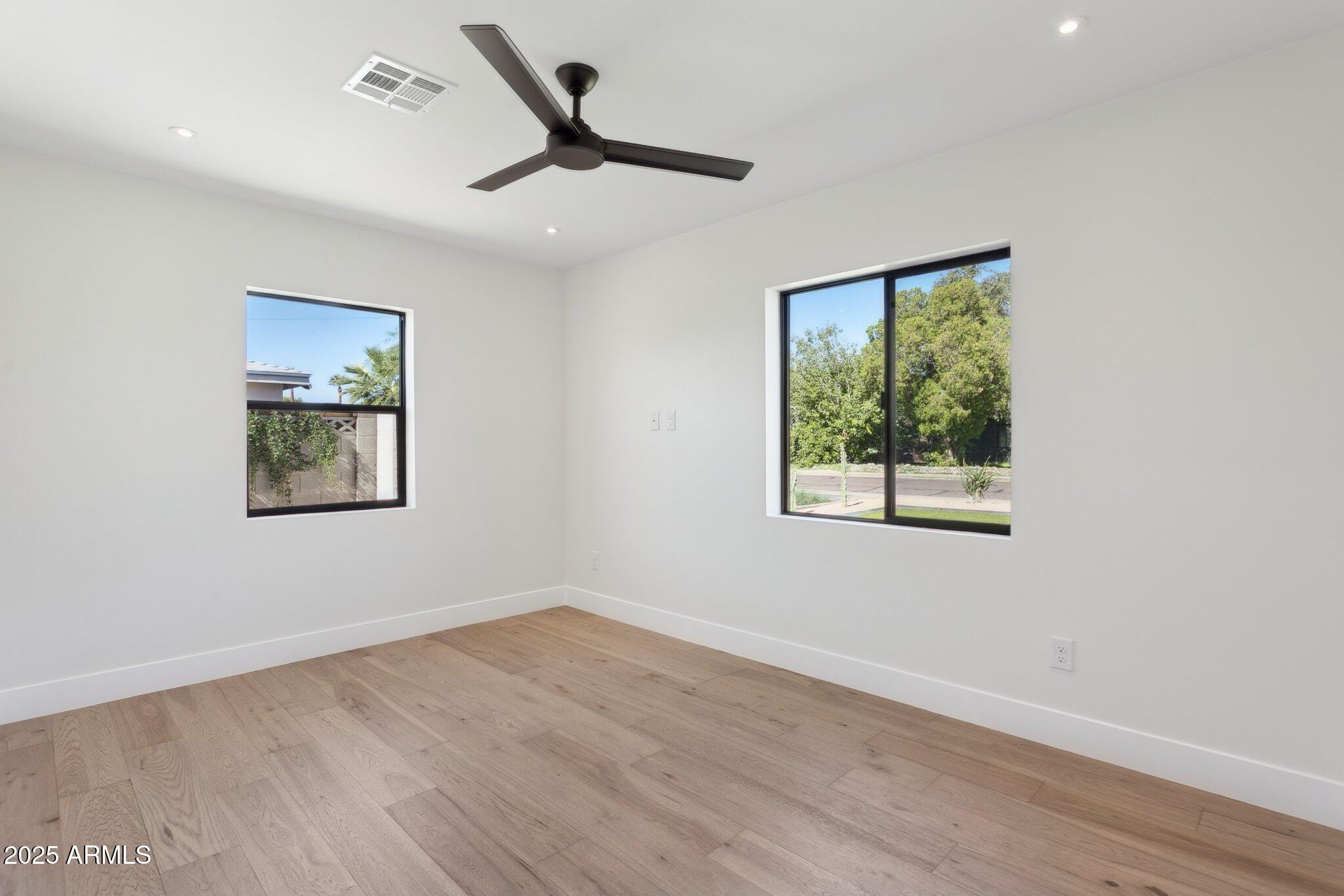 1707 E PINCHOT Avenue