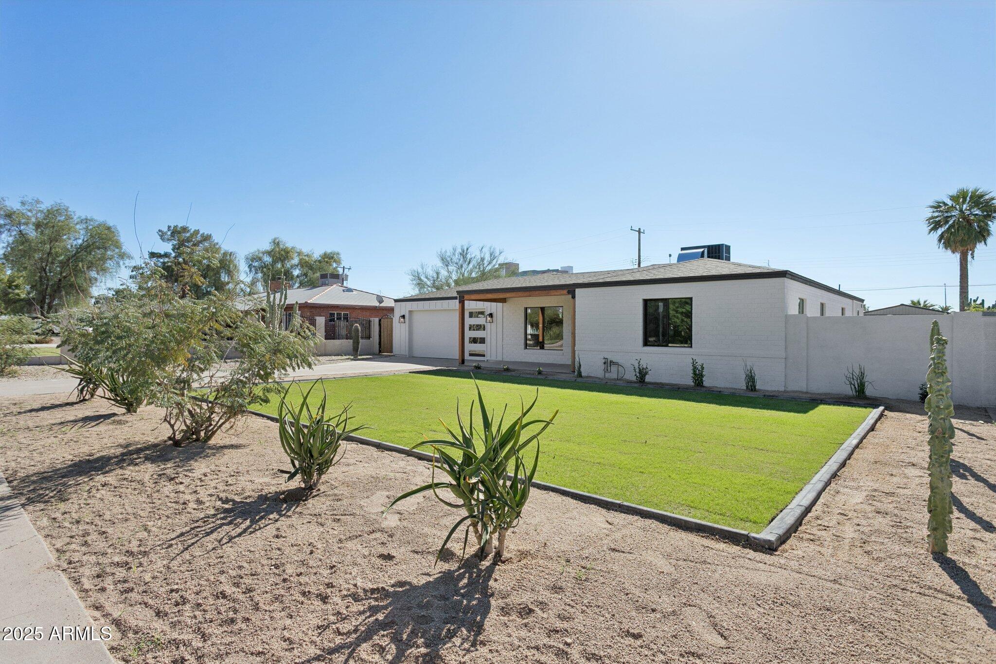 1707 E PINCHOT Avenue